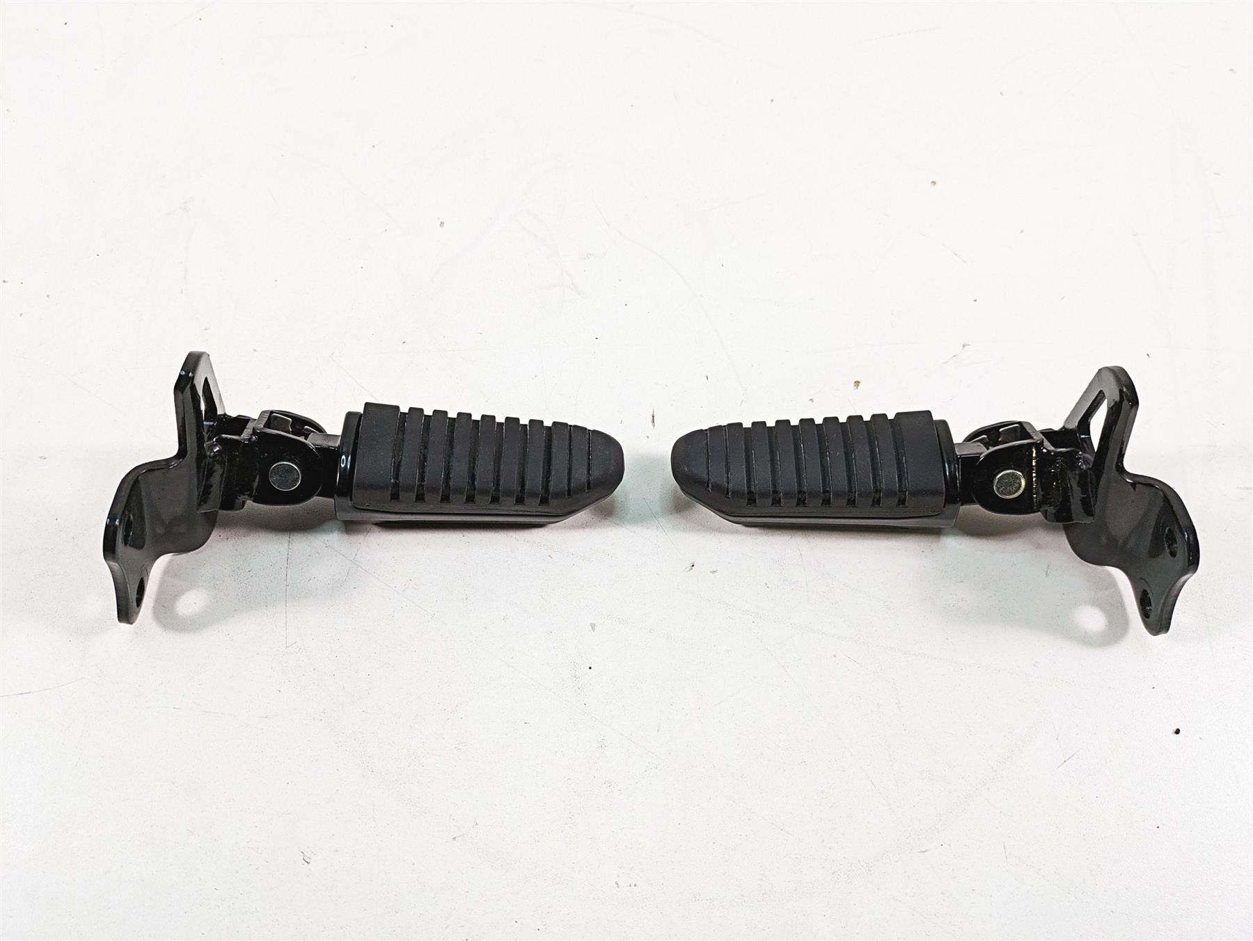2016 Suzuki M109R VZR1800 Rear Passenger Footpeg Set 43600-48G00 43700-48G00 {{ shop.shopifyCountryName }} - Mototech271