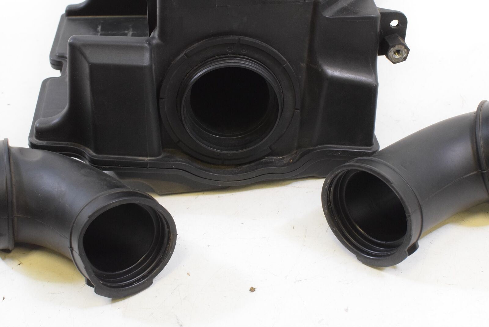 2012 BMW R1200RT R1200 RT K26 Air Cleaner Breather Filter 772004501 {{ shop.shopifyCountryName }} - Mototech271