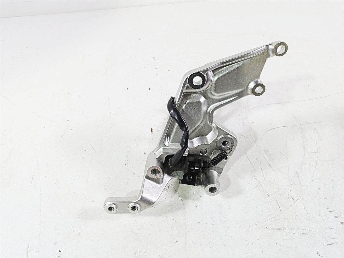 2021 Yamaha Tenere 700 XTZ7 Right Footpeg Foot Peg & Mount BW3-F7443-00-00 {{ shop.shopifyCountryName }} - Mototech271