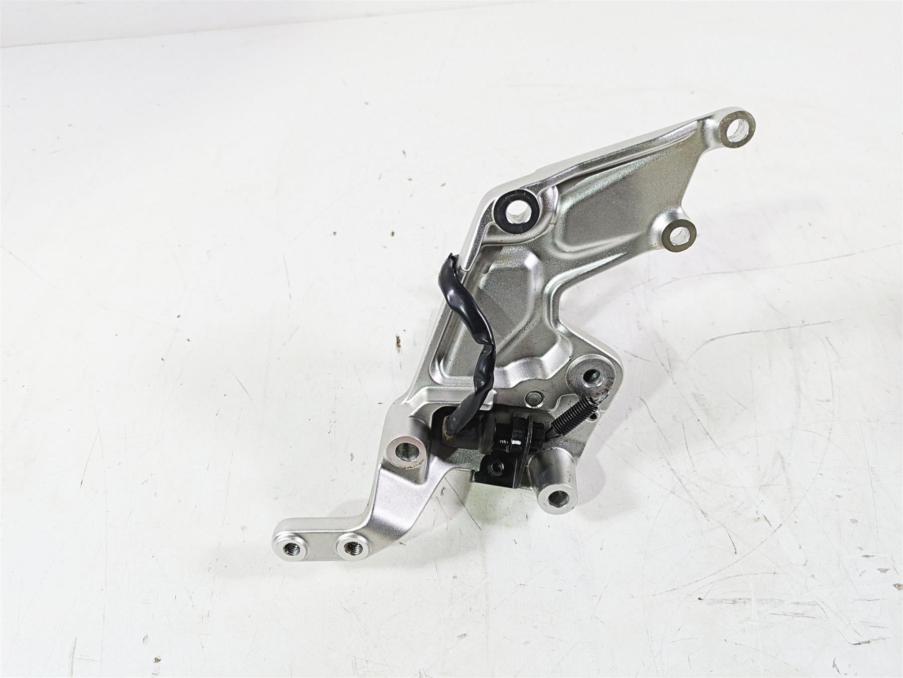 2021 Yamaha Tenere 700 XTZ7 Right Footpeg Foot Peg & Mount BW3-F7443-00-00 {{ shop.shopifyCountryName }} - Mototech271