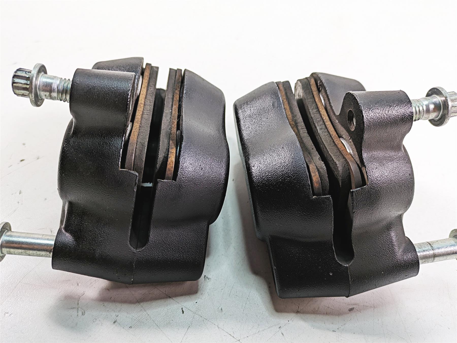 2009 Harley Dyna FXDFSE CVO Fat Bob Front Brake Caliper Set 44046-08 44047-08 {{ shop.shopifyCountryName }} - Mototech271