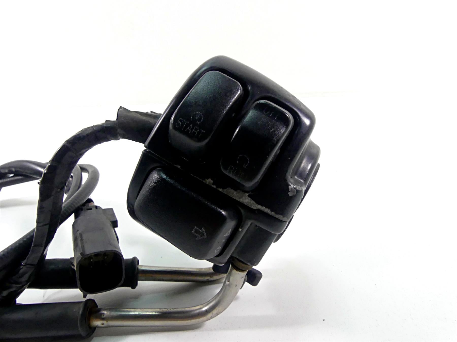 2014 Harley VRSCF Muscle V-Rod Right Hand Control Switch 71684-06A 71683-06A {{ shop.shopifyCountryName }} - Mototech271