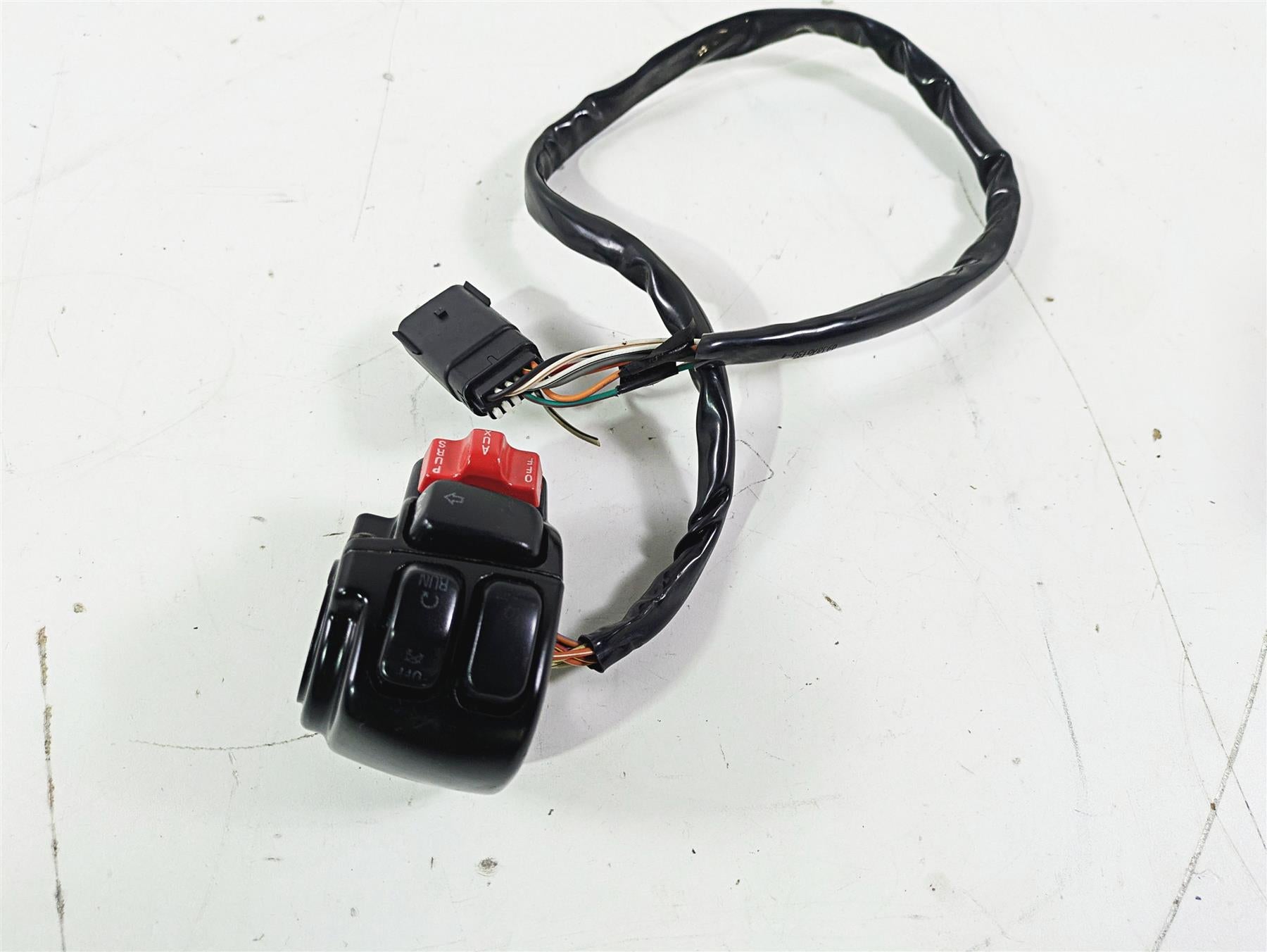 2008 Harley Touring FLHTP Electra Glide Right Hand Control Switch Read 70356-96A {{ shop.shopifyCountryName }} - Mototech271