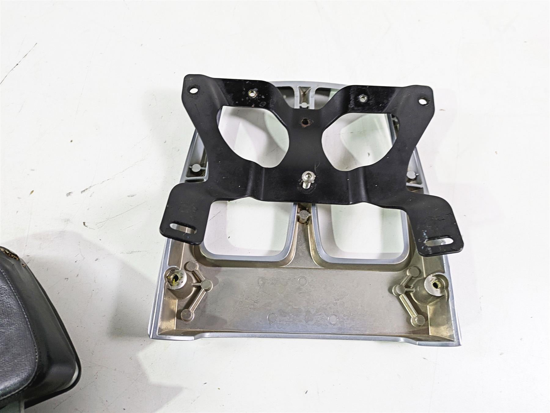 2013 Harley VRSCF Muscle Rod Passenger Backrest Luggage Rack Read 51600-09 {{ shop.shopifyCountryName }} - Mototech271
