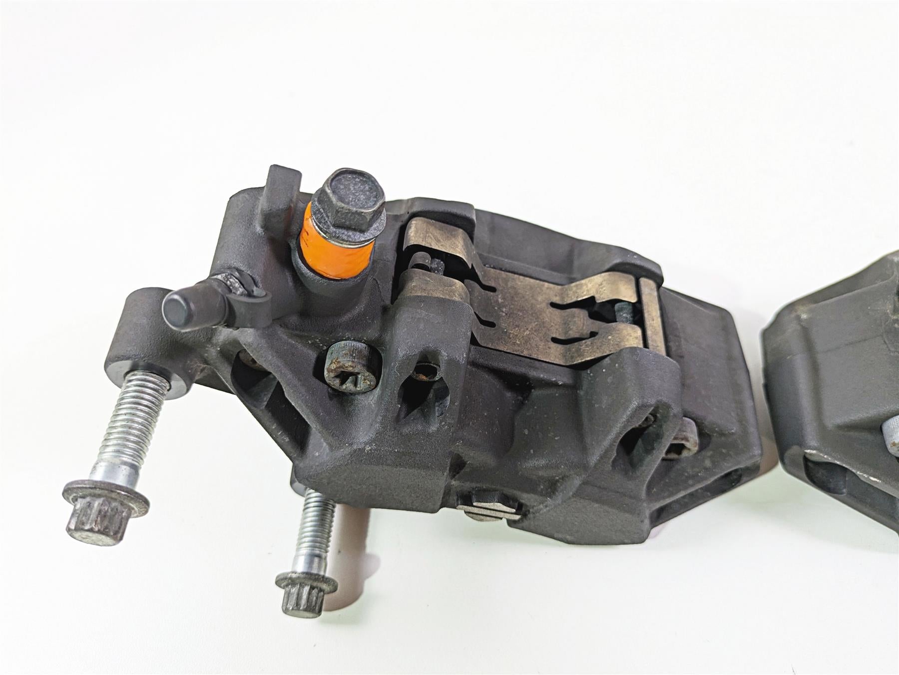 2009 Harley XR1200 Sportster Front Brake Caliper Set 42943-08 42944-08 {{ shop.shopifyCountryName }} - Mototech271