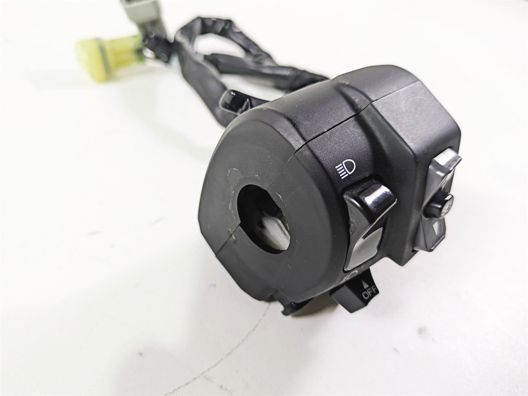 2022 Kawasaki ZR900RS Cafe Left Hand Turn Signal Light Control Switch 46091-0618 {{ shop.shopifyCountryName }} - Mototech271