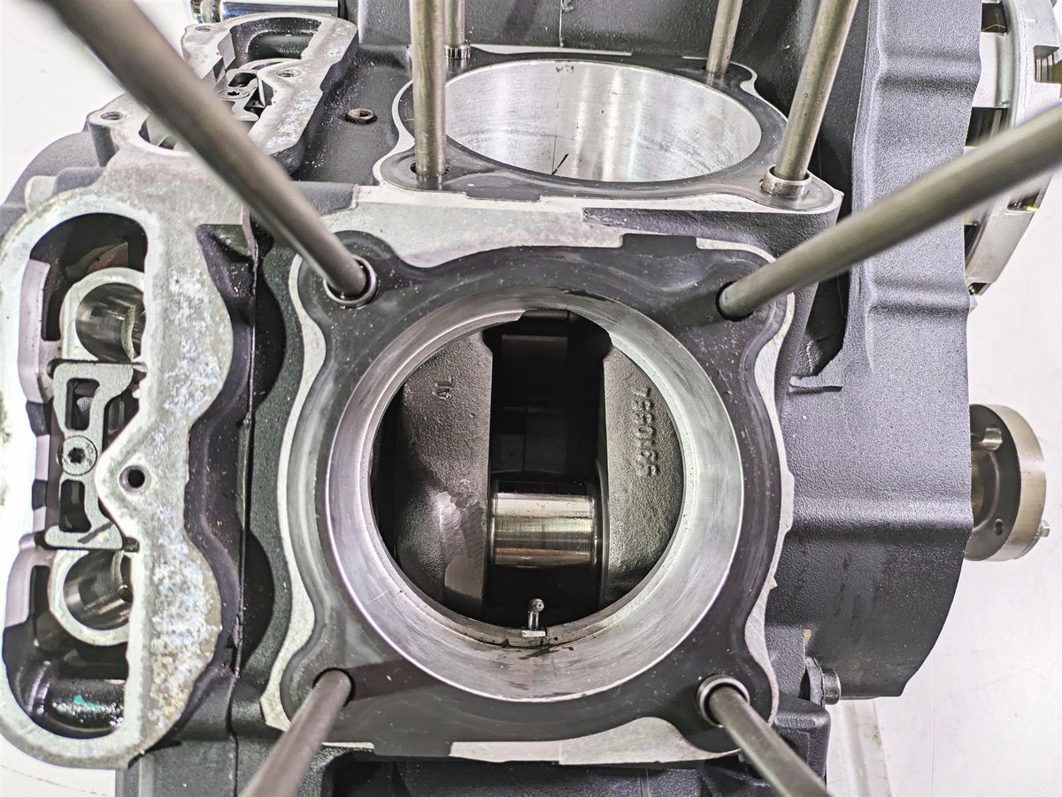 2018 Indian Chieftain Limited Engine Bottom End Crank Case & Shaft 3023078 {{ shop.shopifyCountryName }} - Mototech271
