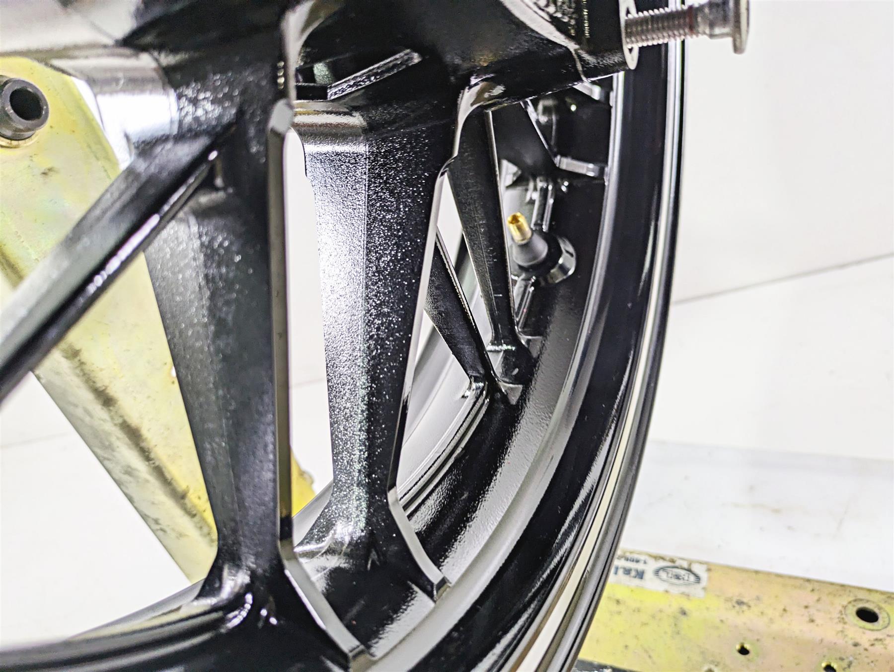 2022 Kawasaki ZR900RS Cafe Straight 17x3.5 Front Wheel Rim 41073-0722-18F {{ shop.shopifyCountryName }} - Mototech271