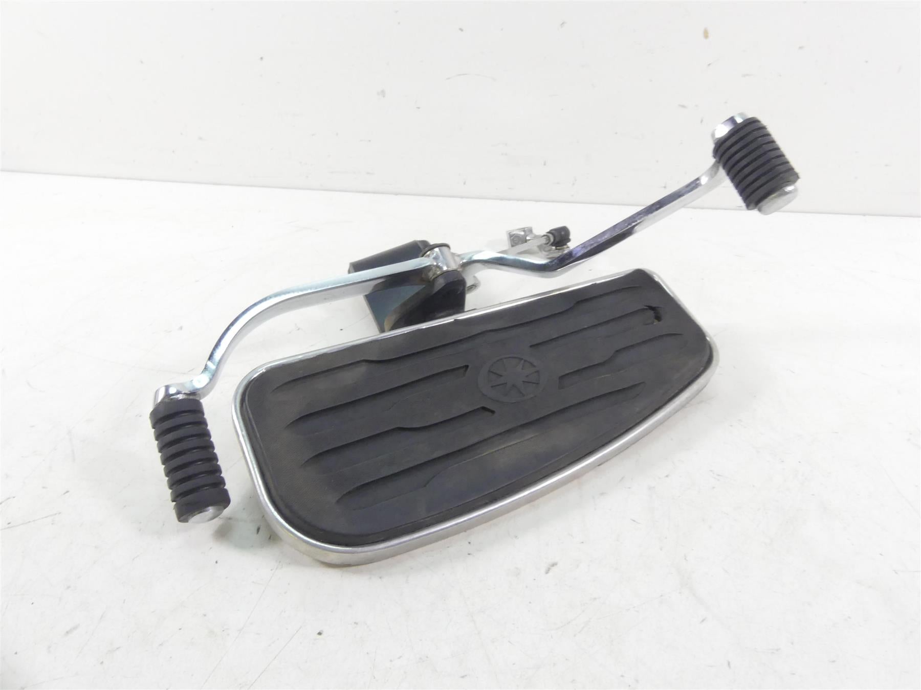 2002 Yamaha XVS1100 V-Star Left Footboard Floor Board + Shifter 5KS-27410-00-00 {{ shop.shopifyCountryName }} - Mototech271