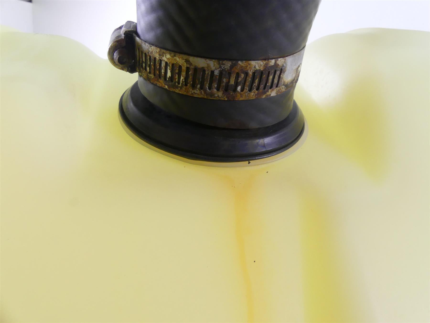 2018 Yamaha Waverunner VX 1800 Cruiser Plastic Fuel Gas Petrol Tank F2S-U7711-02 {{ shop.shopifyCountryName }} - Mototech271
