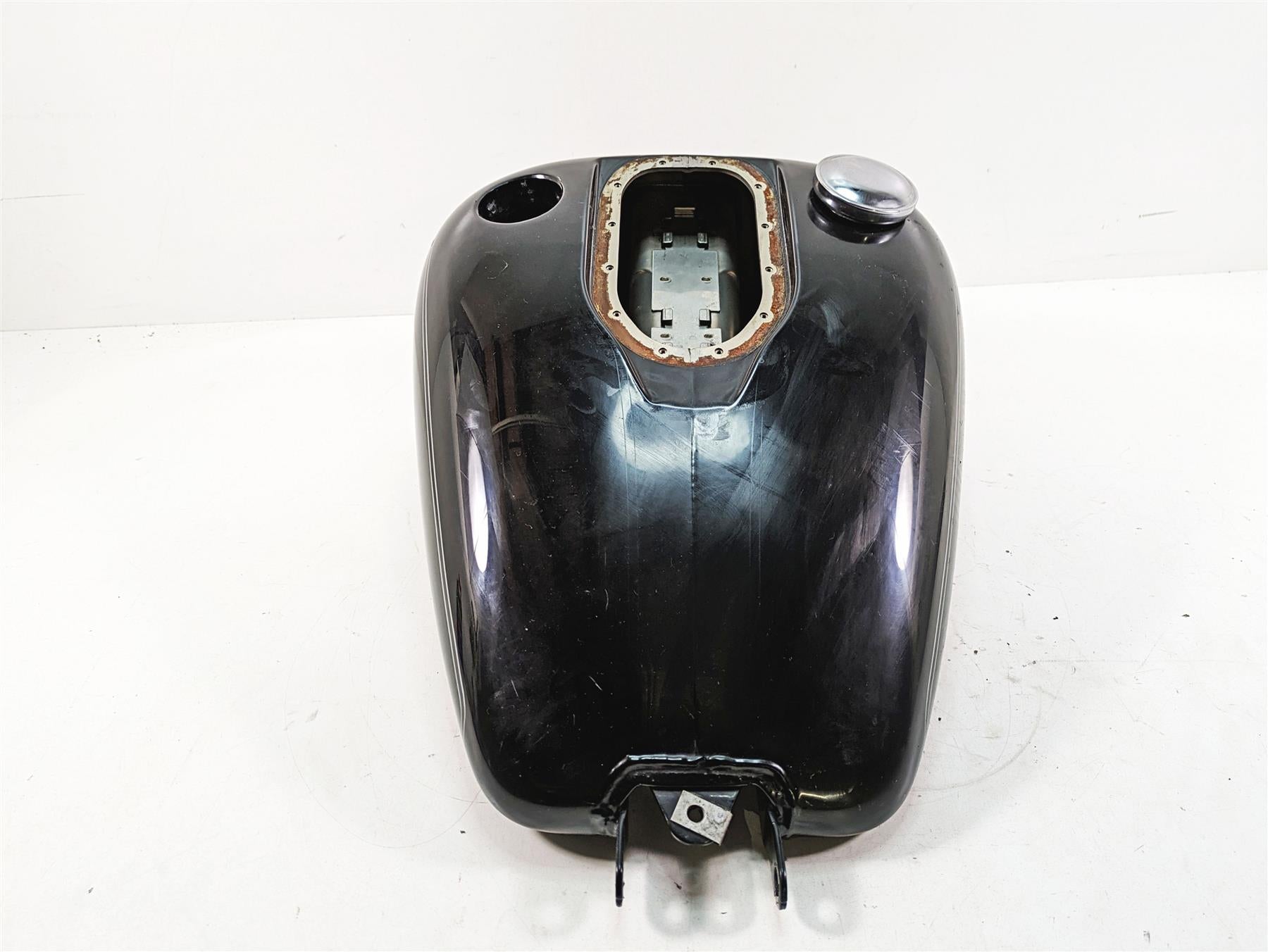 2005 Harley Dyna FXDL Low Rider Fuel Gas Petrol Tank Reservoir - Read 61000706 {{ shop.shopifyCountryName }} - Mototech271