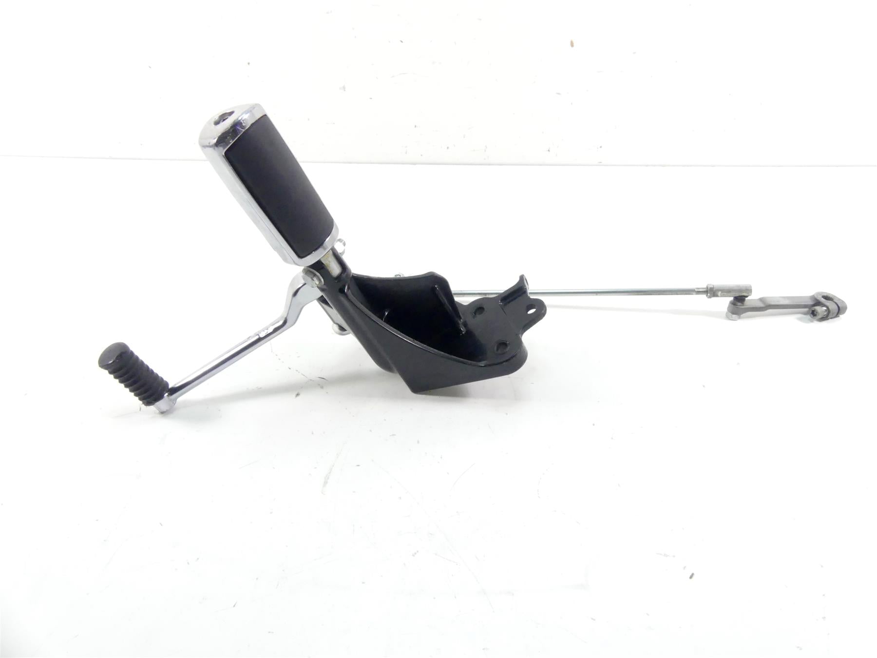 2017 Harley Softail FXSB Breakout Front Left Footpeg & Shifter 33683-07 34564-90 {{ shop.shopifyCountryName }} - Mototech271