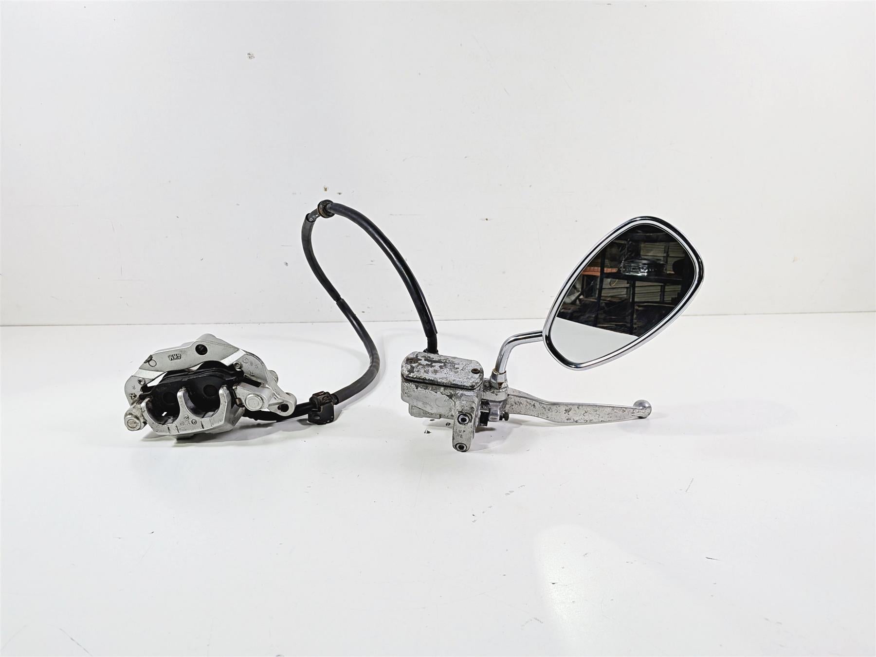 2002 Yamaha XVS650 V-Star Classic Front Brake Caliper & Master 4WM-2580U-00-00 {{ shop.shopifyCountryName }} - Mototech271