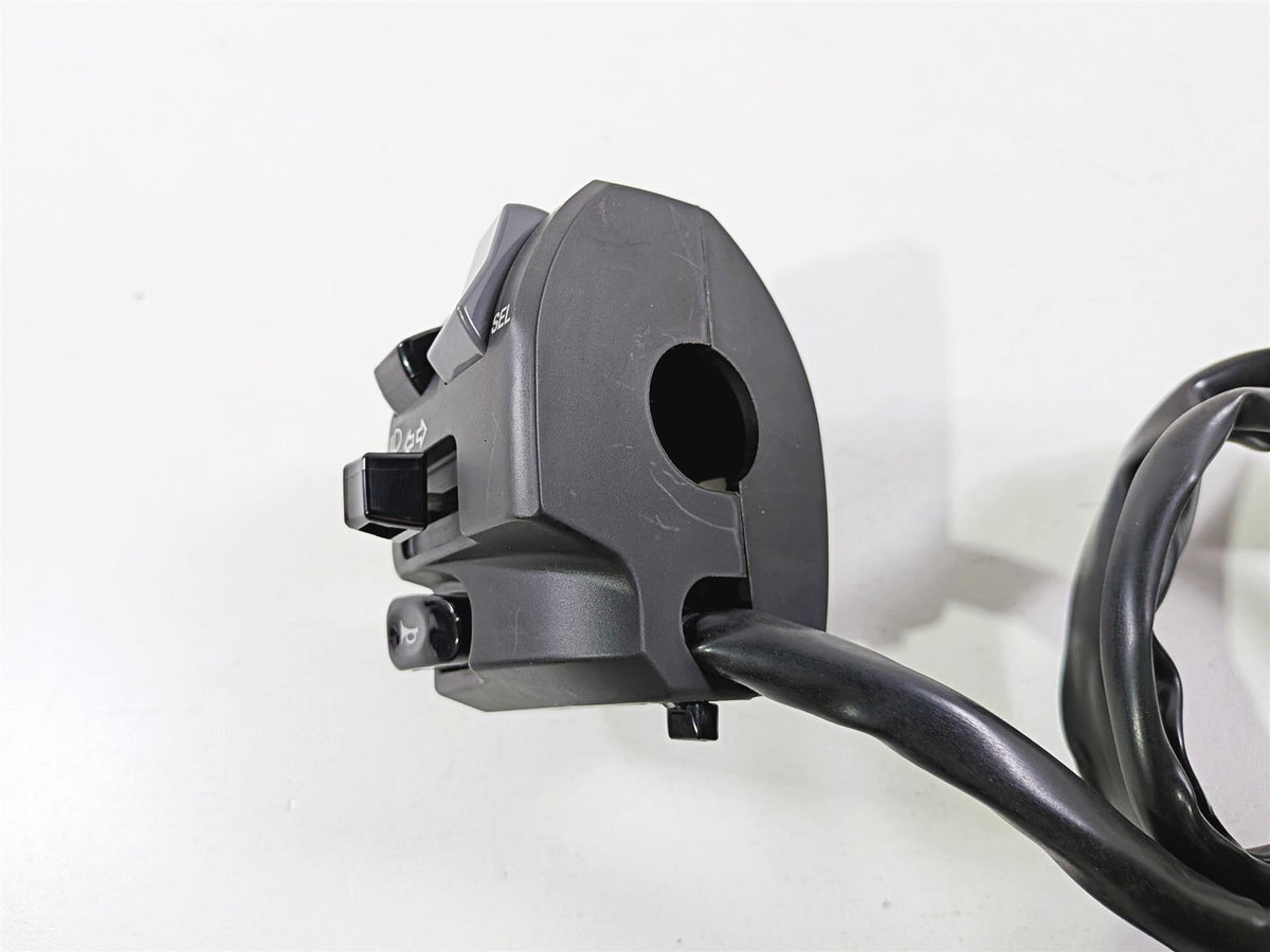 2025 Yamaha YZF R7 Nice Left Side Light Hand Control Switch BEB-83969-00-00 {{ shop.shopifyCountryName }} - Mototech271