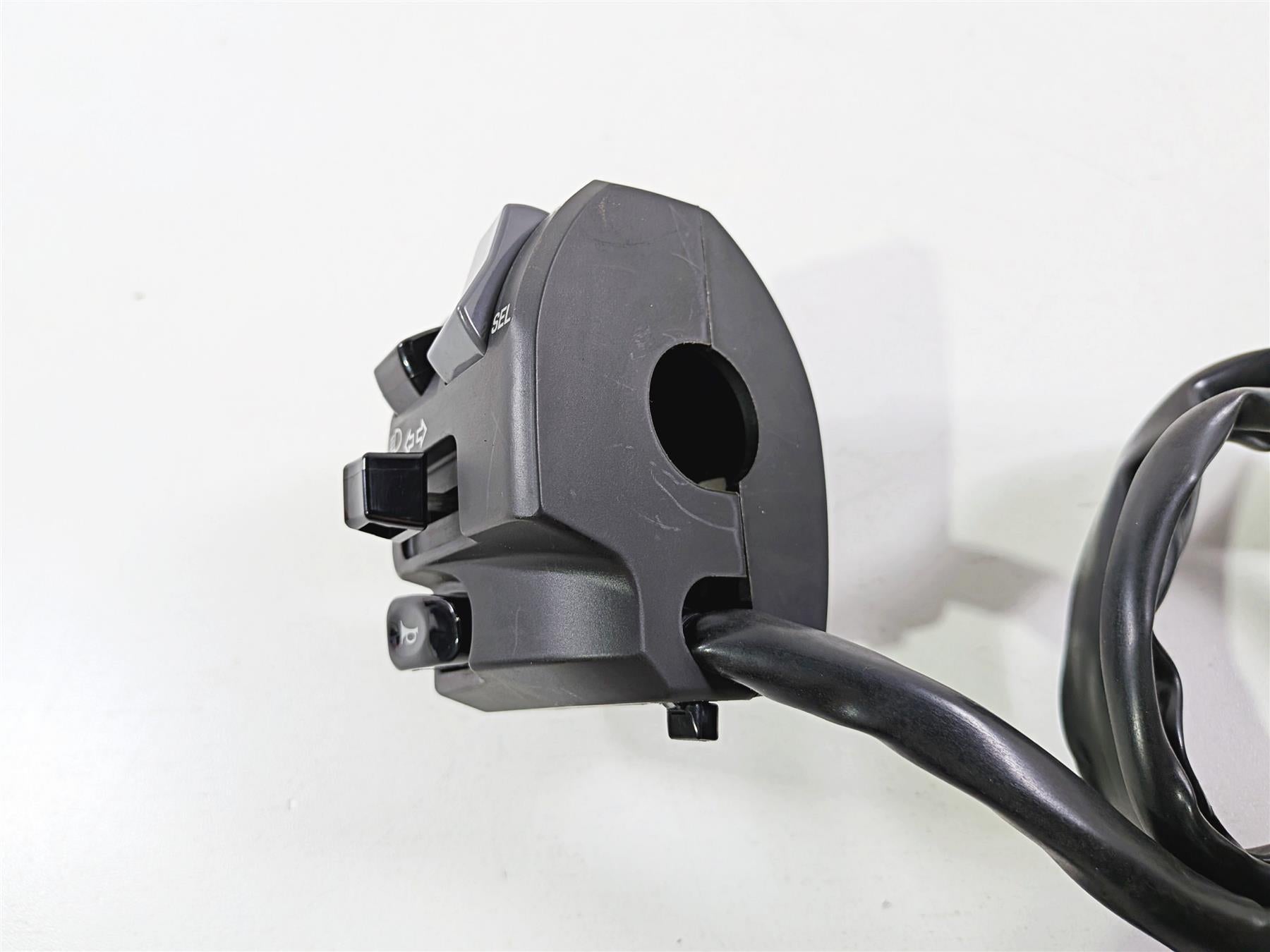 2025 Yamaha YZF R7 Nice Left Side Light Hand Control Switch BEB-83969-00-00 {{ shop.shopifyCountryName }} - Mototech271