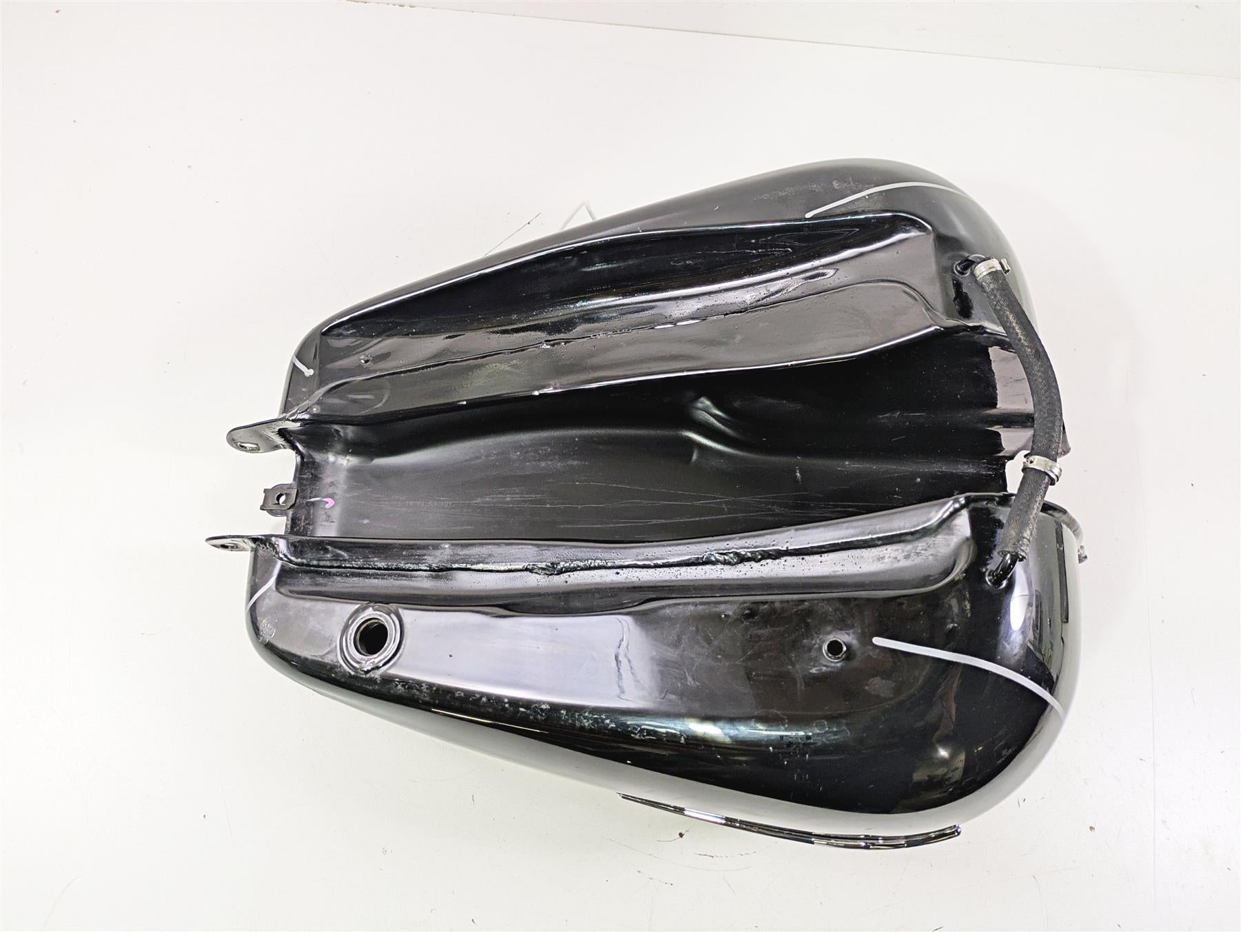2011 Harley FXDC Dyna Super Glide Fuel Gas Petrol Tank READ 61000705 {{ shop.shopifyCountryName }} - Mototech271