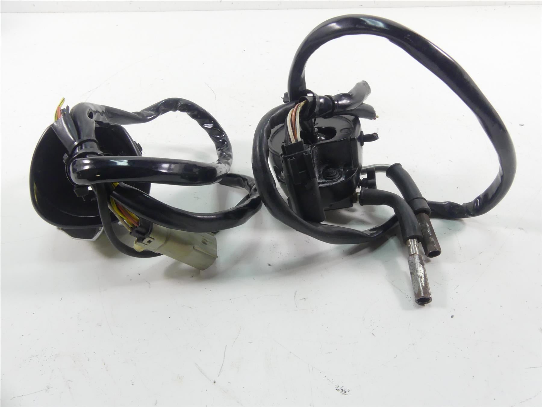 2008 Harley FXCWC Softail Rocker C Left Right Hand Control Switch Set 71682-06A {{ shop.shopifyCountryName }} - Mototech271