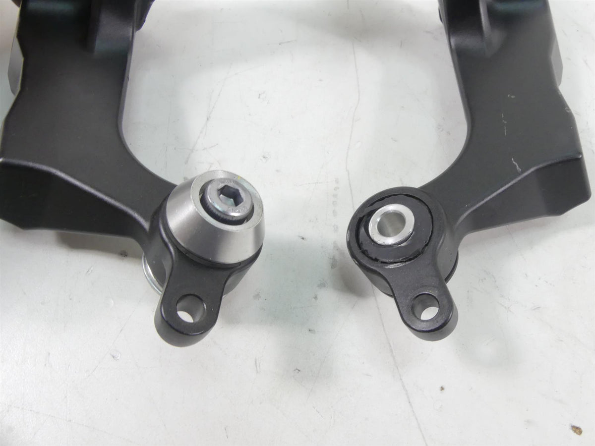 2013 Yamaha VMX17 V-Max 1700 Rear Passenger Footpeg Set - Read 2S3-27430-00-00 {{ shop.shopifyCountryName }} - Mototech271