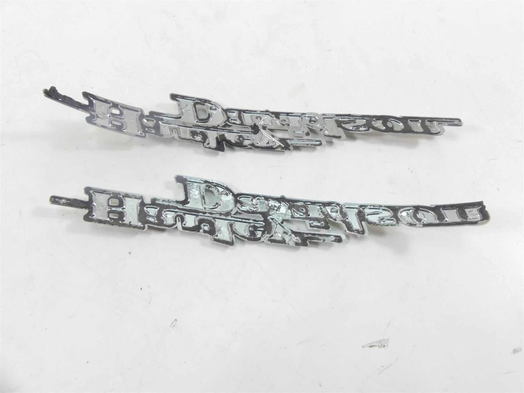 2010 Harley Touring FLHX Street Glide Left Right Tank Emblems Badge Set 61830-08 {{ shop.shopifyCountryName }} - Mototech271