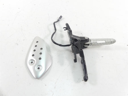 2017 Triumph Thruxton 1200 R Right Front Footpeg Foot Peg + Bracket T2081084 {{ shop.shopifyCountryName }} - Mototech271