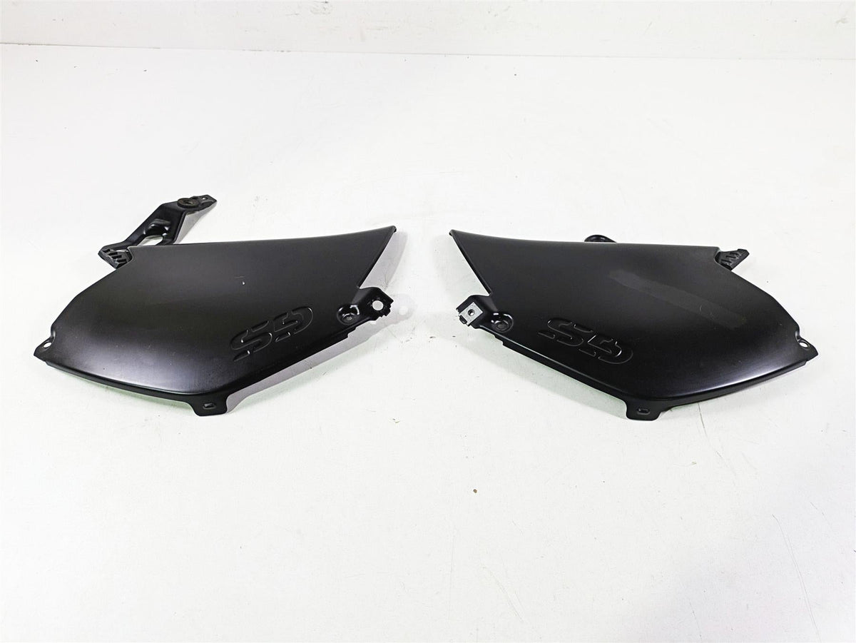 2009 BMW R1200GS K255 Adv Tank Trim Between Leg Side Cover Set -Read 46637698234 {{ shop.shopifyCountryName }} - Mototech271