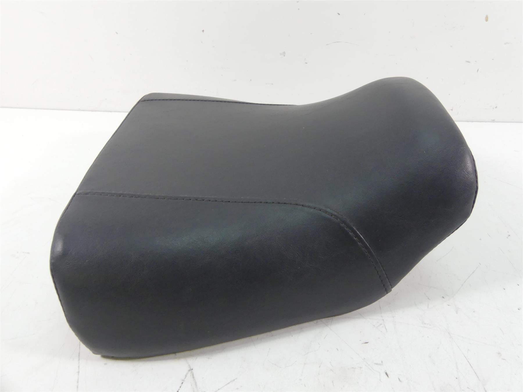 2011 Harley VRSCF Muscle Rod Front Rider Driver Seat Saddle - No Tears 52433-09