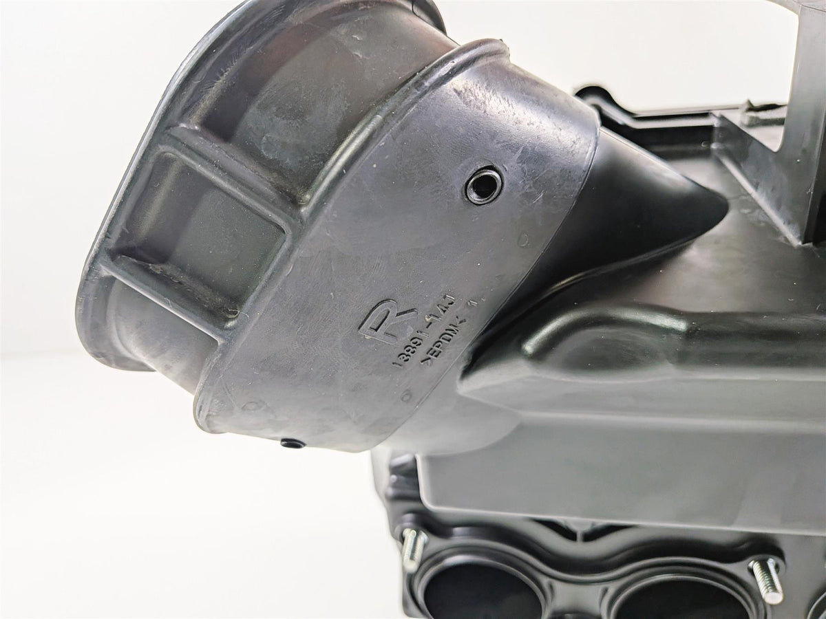 2024 Suzuki GSXR600 Air Box Cleaner Breather Filter 13720-14J01 {{ shop.shopifyCountryName }} - Mototech271