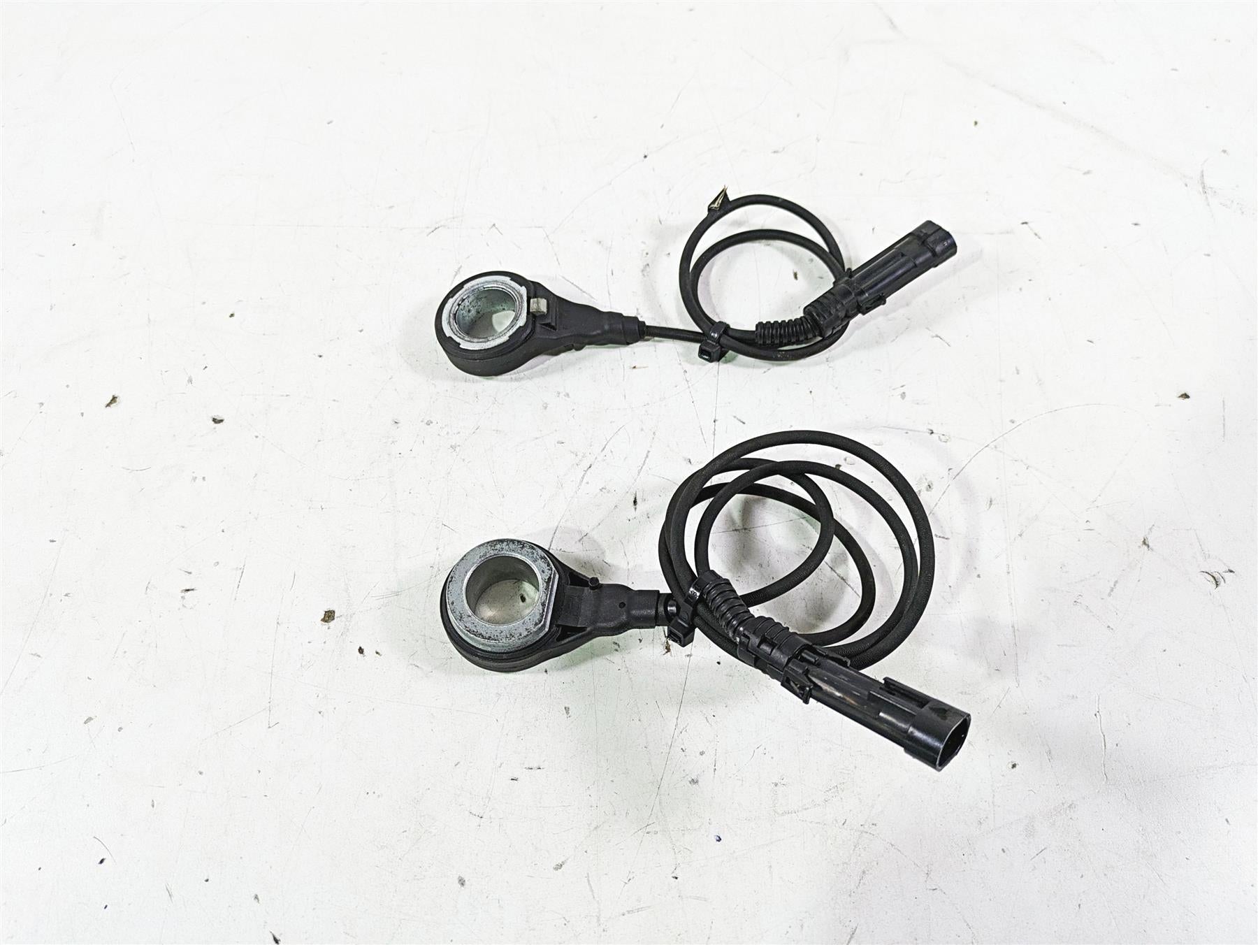 2015 Harley Touring FLHXS Street Glide Front Rear Abs Sensor Set 32700015 {{ shop.shopifyCountryName }} - Mototech271