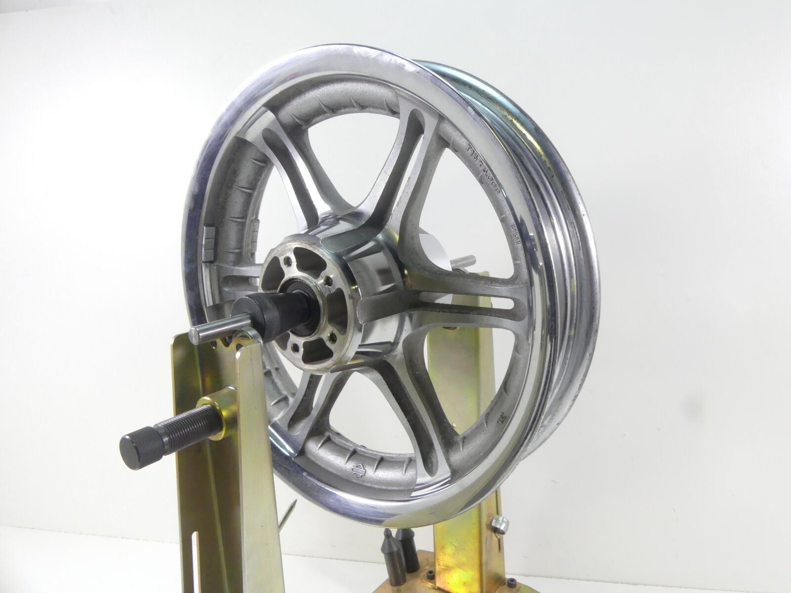 2006 Harley Touring FLHTCU SE CVO Straight Front Wheel Rim 16x3 43920-02 {{ shop.shopifyCountryName }} - Mototech271