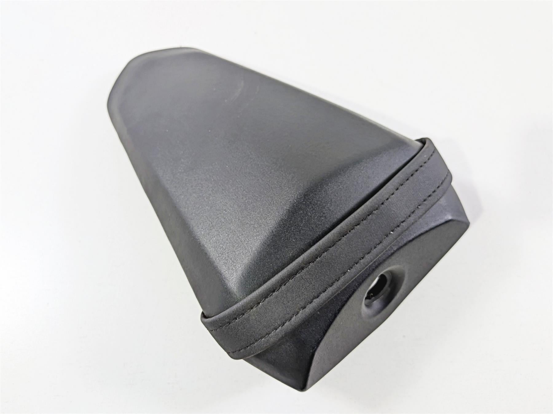 2025 Yamaha YZF R7 Nice Rear Passenger Seat Saddle Pillion BEB-24750-00-00 {{ shop.shopifyCountryName }} - Mototech271