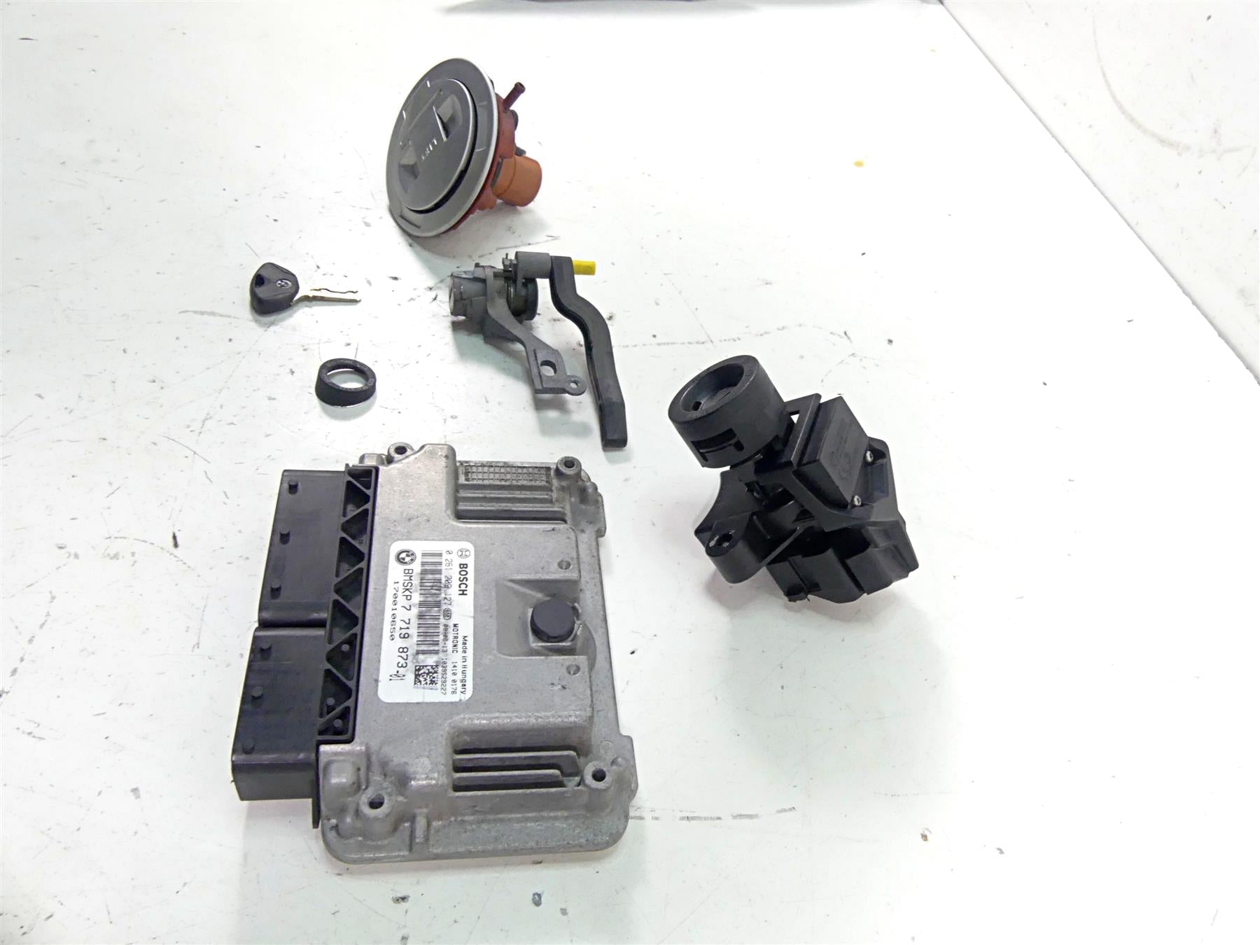 2009 BMW R1200 GS K25 Cdi Ecu Ecm Engine Control Ignition Switch Key Set 7719873 {{ shop.shopifyCountryName }} - Mototech271