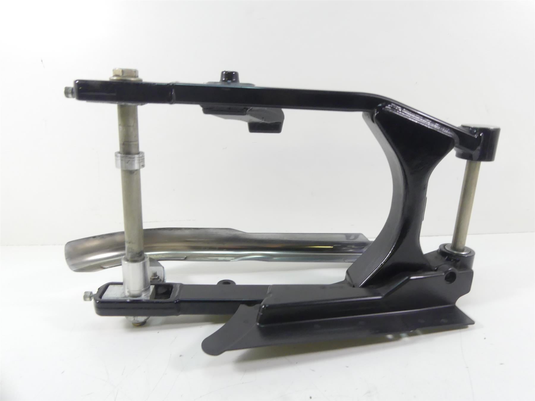 2009 Harley FXDF Dyna Fat Bob Rear Swingarm Swing Arm + Axle & Guard 47820-06 {{ shop.shopifyCountryName }} - Mototech271