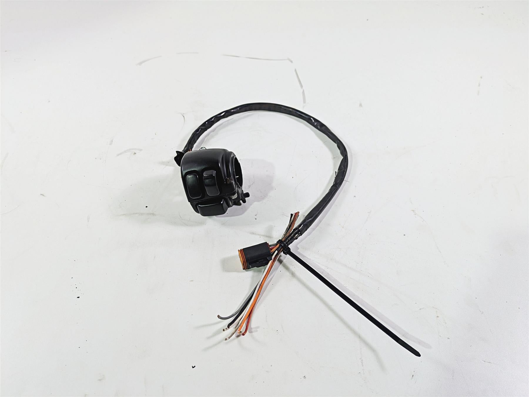 2005 Harley Touring FLHRI Road King Right Hand Control Switch 71589-96B {{ shop.shopifyCountryName }} - Mototech271