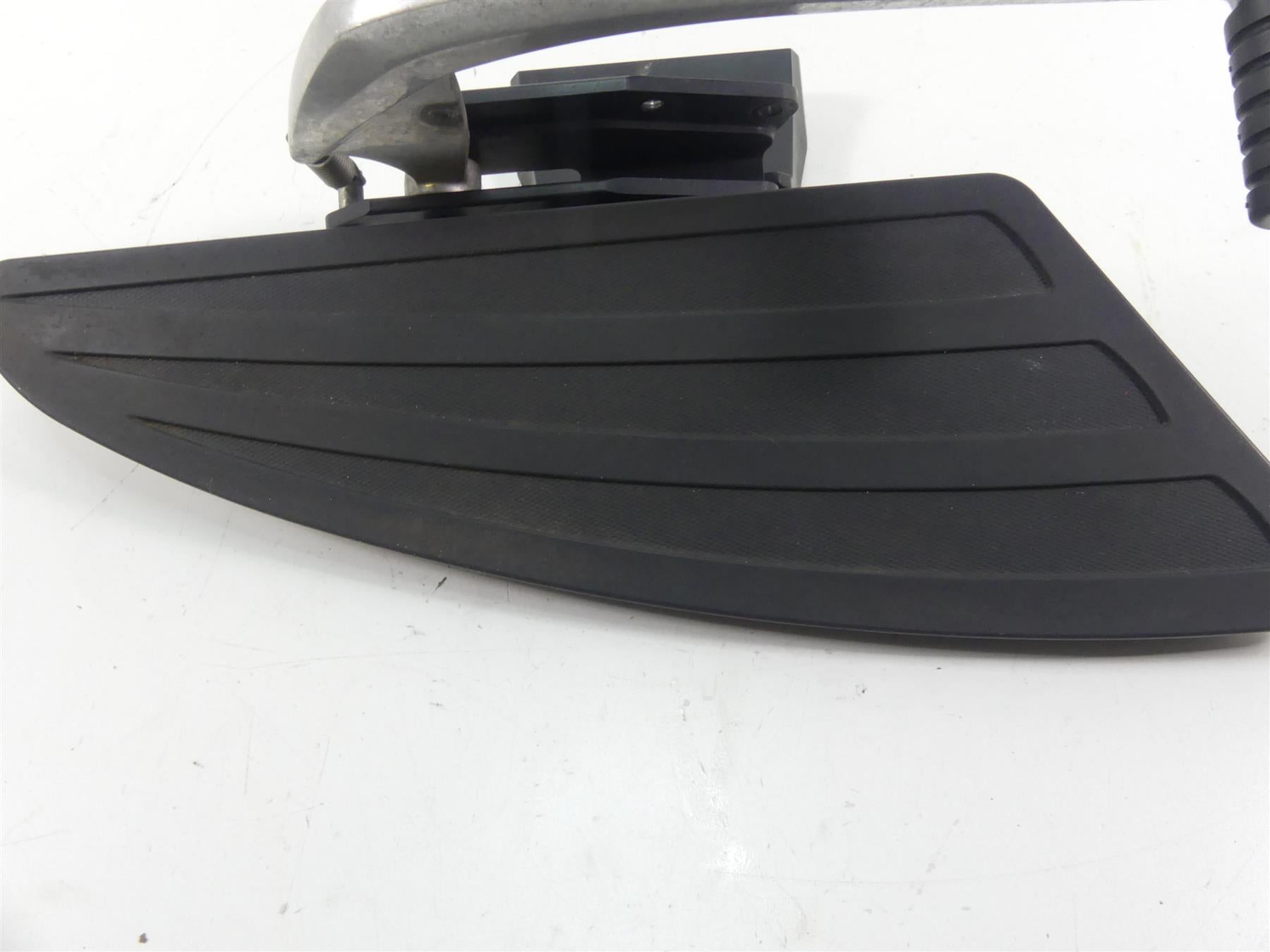 2013 Victory Cross Country Front Right Floorboard & Brake Pedal 1021216 5134178 {{ shop.shopifyCountryName }} - Mototech271