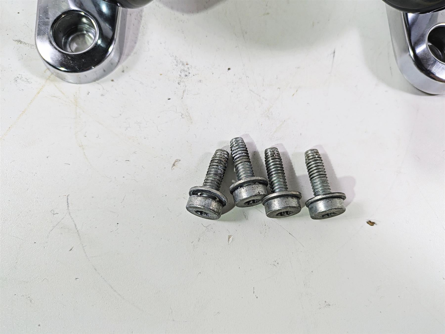 2010 Harley Touring FLHX Street Glide Front Blinker & Mounts 69278-06 69279-06 {{ shop.shopifyCountryName }} - Mototech271