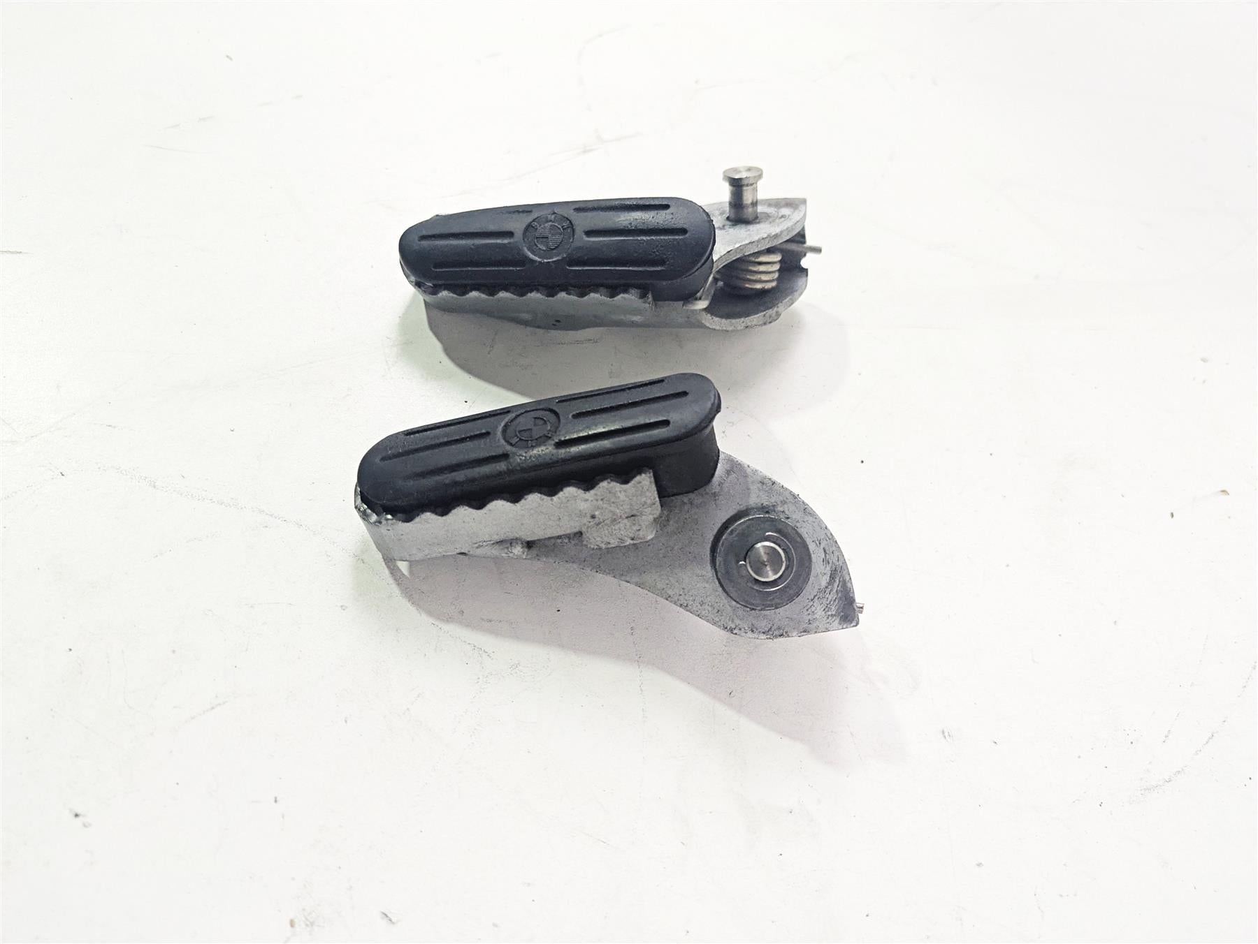 2010 BMW R1200GS K25 Front Footpeg Foot Peg Rest Set 46717729281 46717729282 {{ shop.shopifyCountryName }} - Mototech271