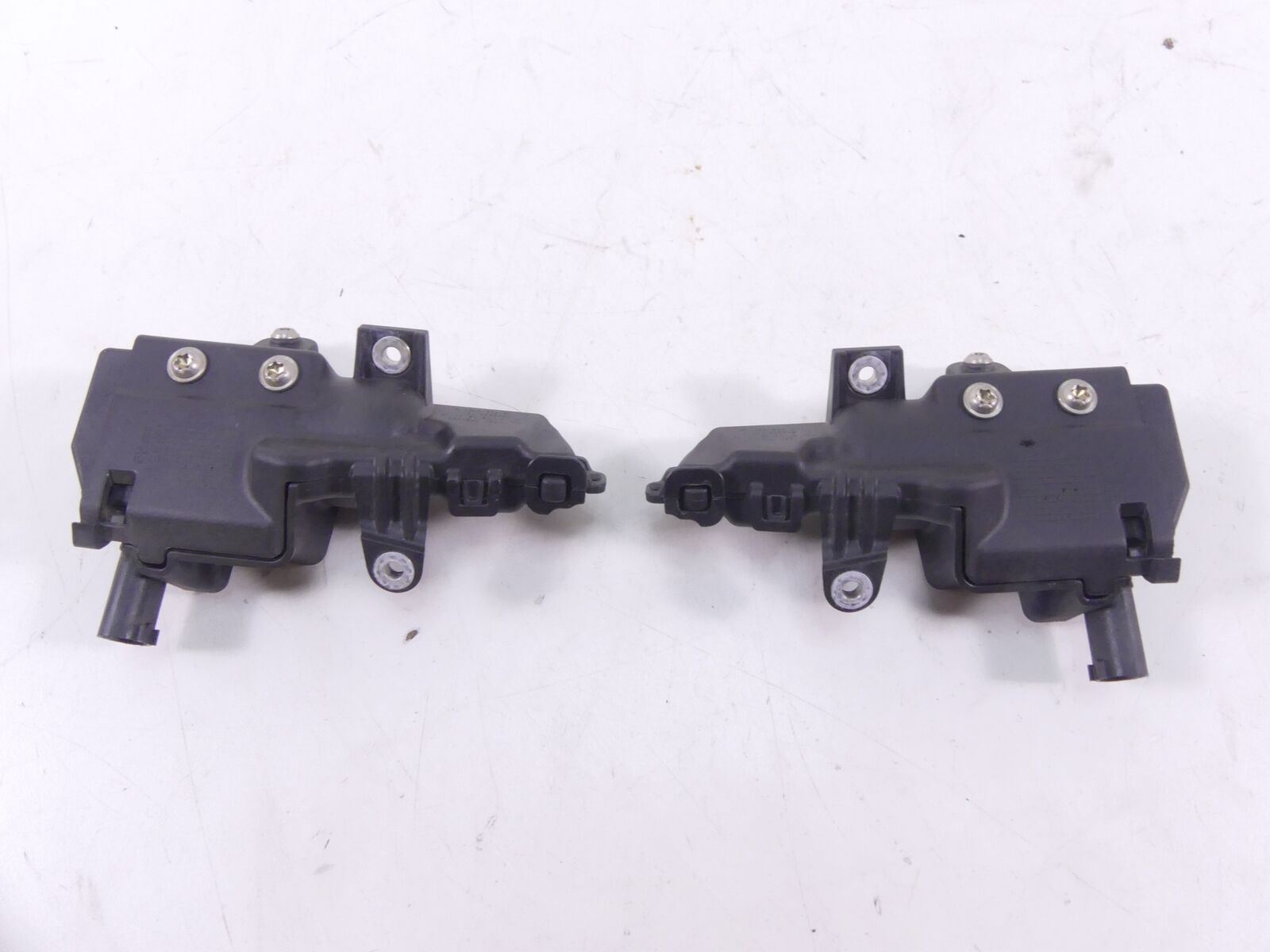 2017 BMW R1200RT RTW K52 Saddlebag Electronic Lock Set Actuator 46547727407 {{ shop.shopifyCountryName }} - Mototech271