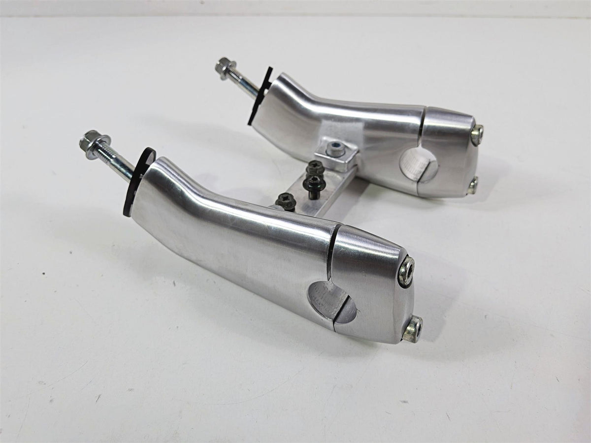 2005 Suzuki VZ800 M50 Boulevard Handlebar Holder Risers 56224-39G00 56225-39G00 {{ shop.shopifyCountryName }} - Mototech271