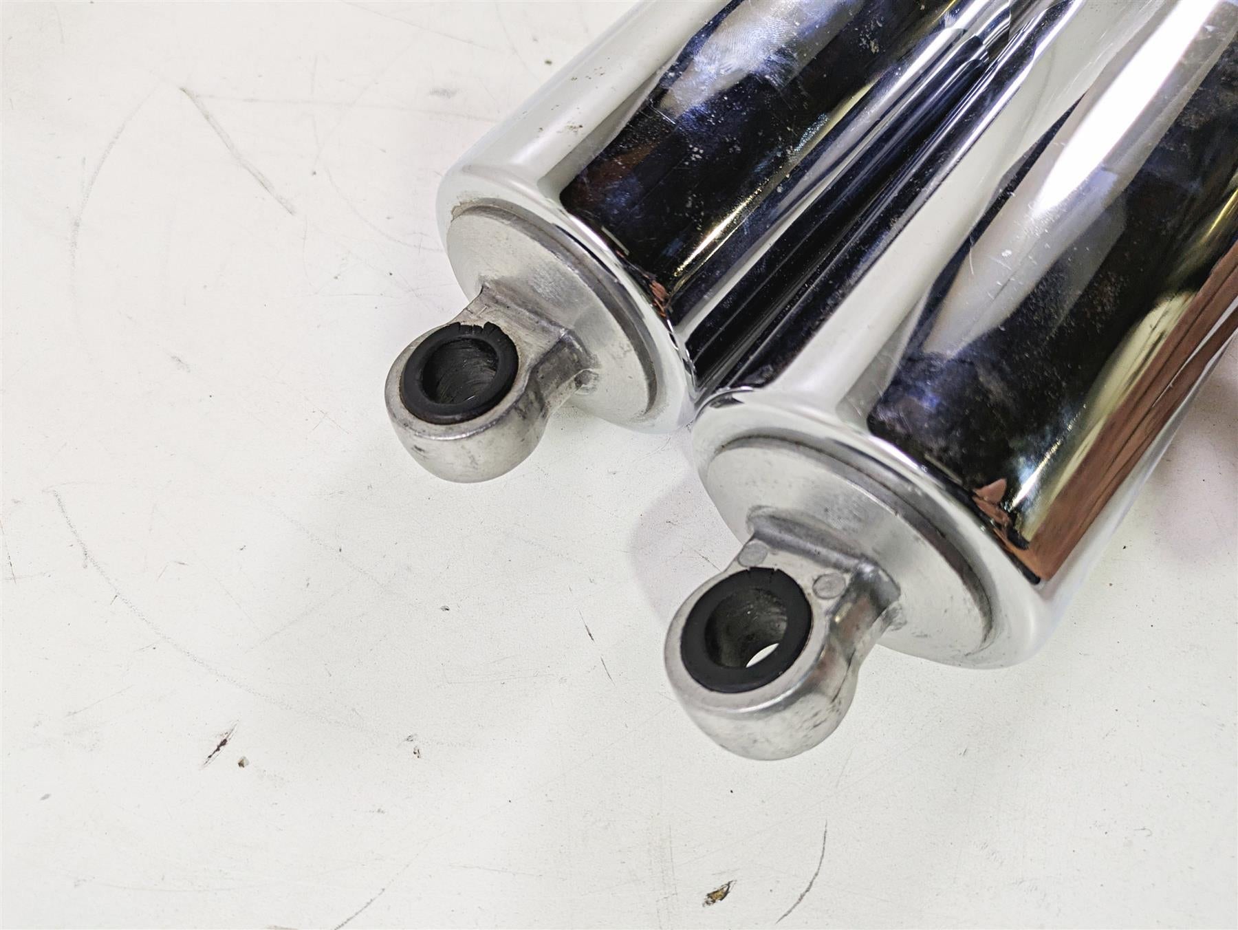 2002 Honda V-Twin VTX1800 C Rear Suspension Shock Damper Set Showa 52400-MCH-631 {{ shop.shopifyCountryName }} - Mototech271