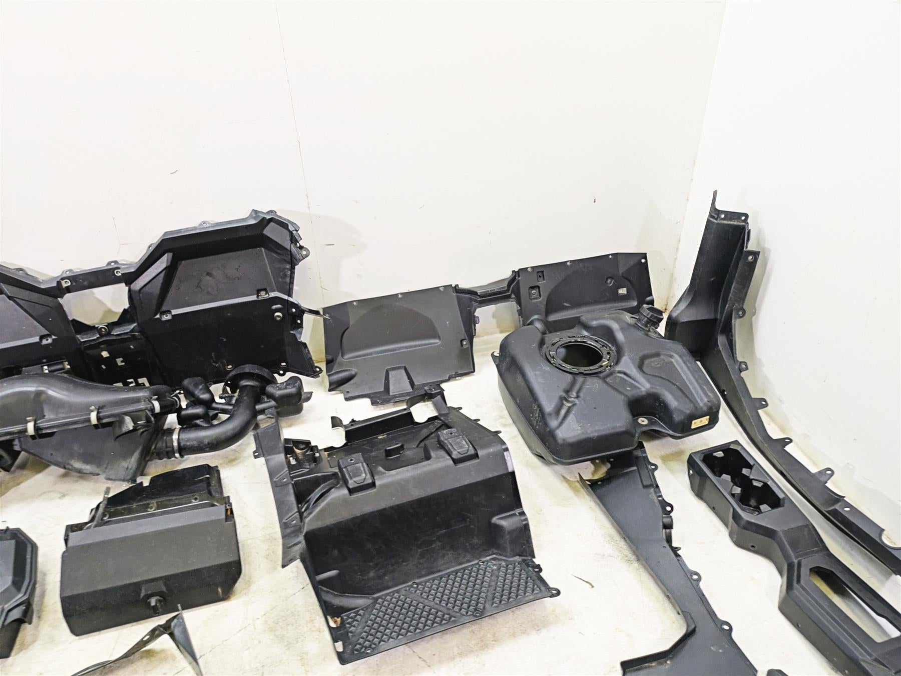 2023 Honda Talon SXS1000 S2R Interior Covers + Fuel Tank & Air Cleaner 64260-HL6 {{ shop.shopifyCountryName }} - Mototech271