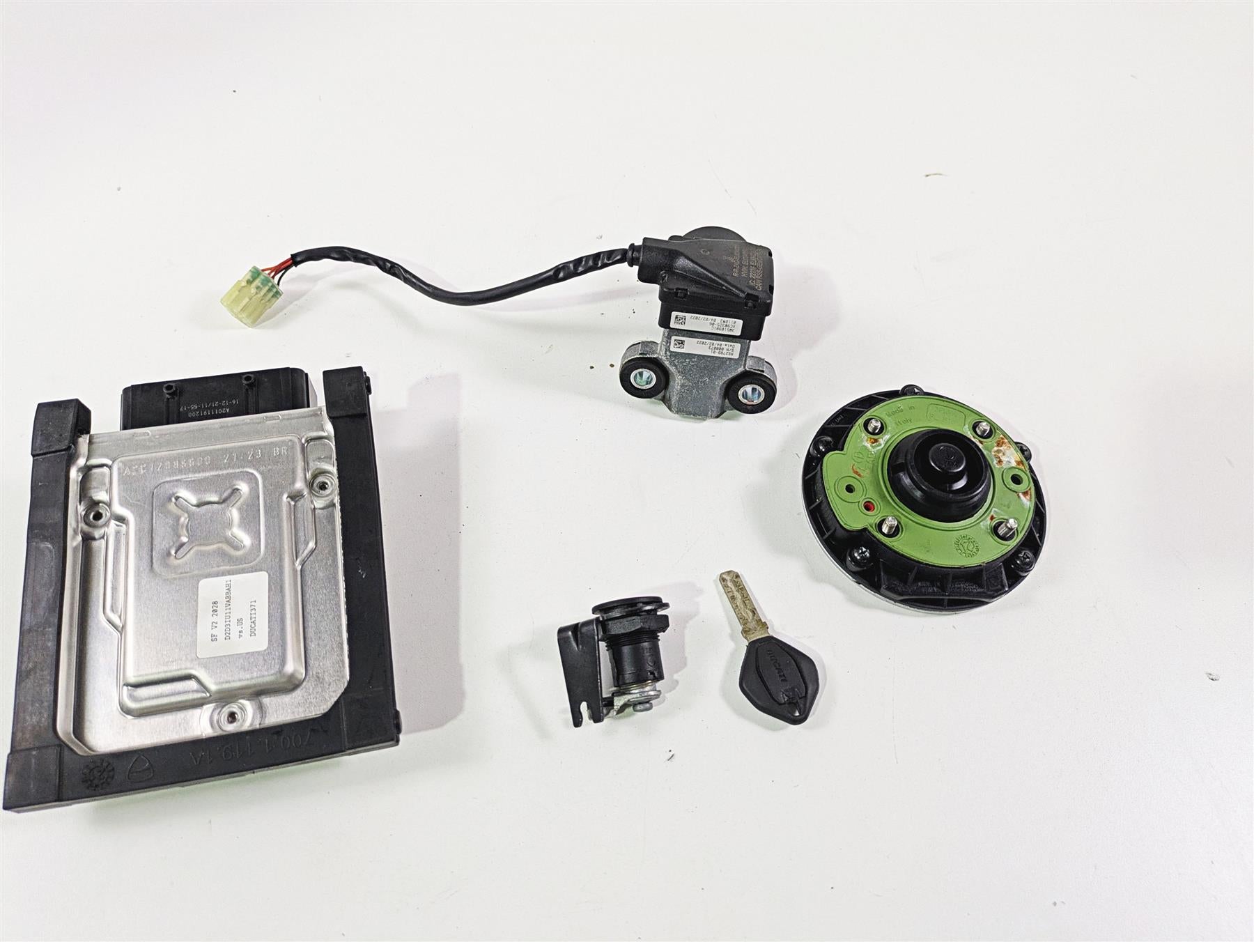 2022 Ducati Streetfighter V2 Ignition Switch Key Lock Cdi Module Set 28642751E {{ shop.shopifyCountryName }} - Mototech271