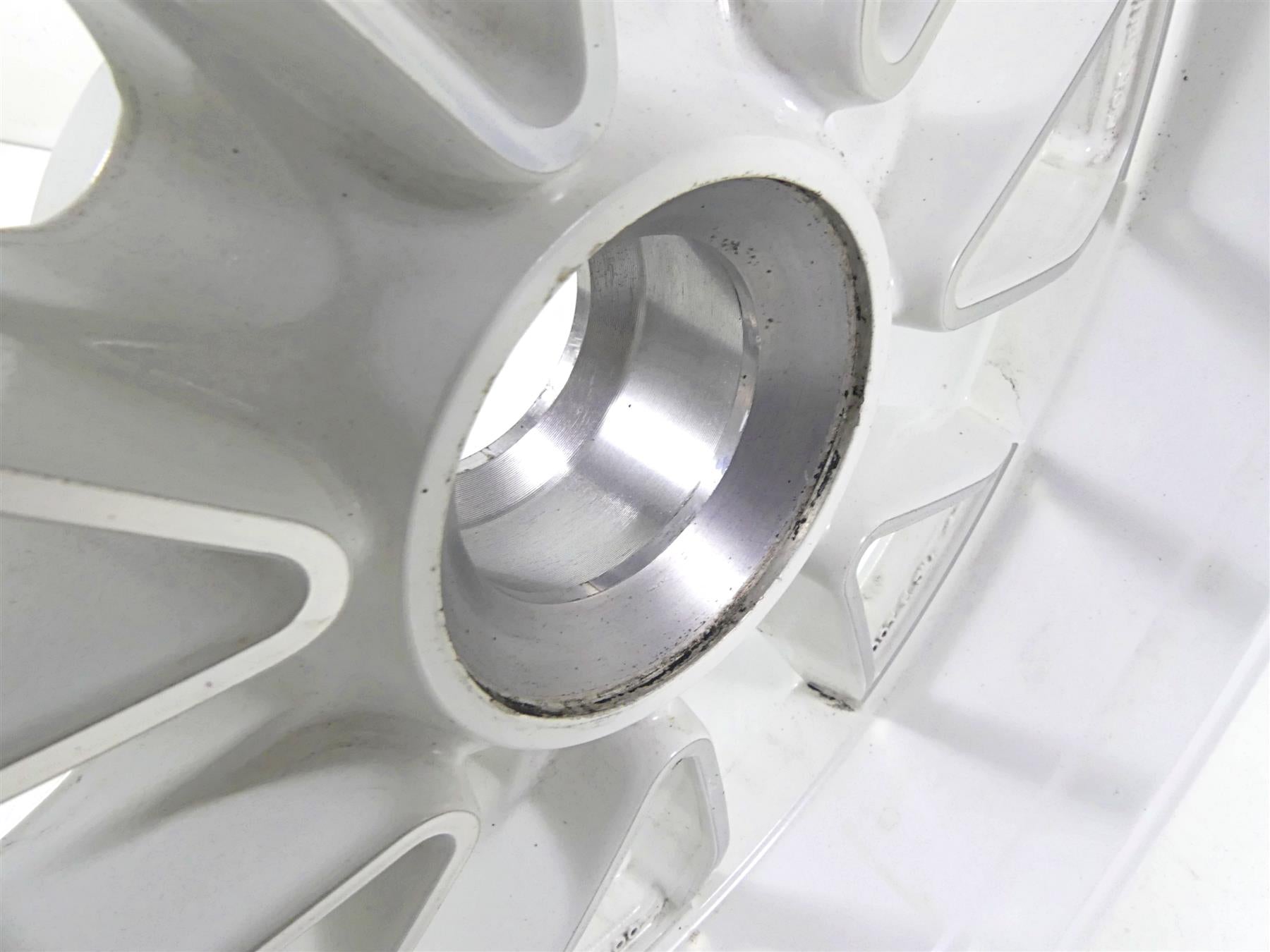 2013 Ducati Diavel Red Straight White Rear Wheel Rim 17x6 50211421A {{ shop.shopifyCountryName }} - Mototech271