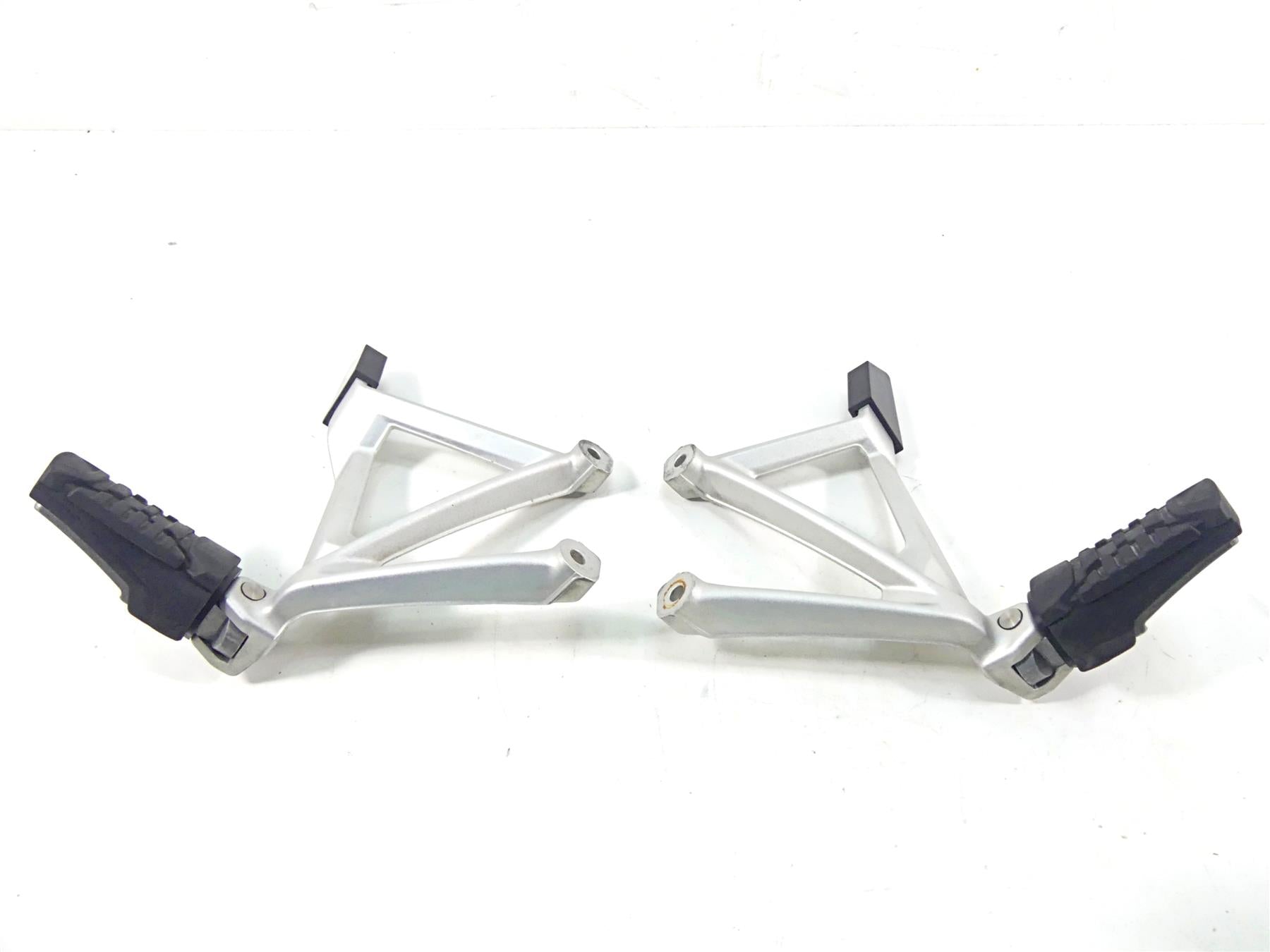 2014 BMW R1200GS K50 Rear Passenger Vario Case Foot Peg Set 46718526741