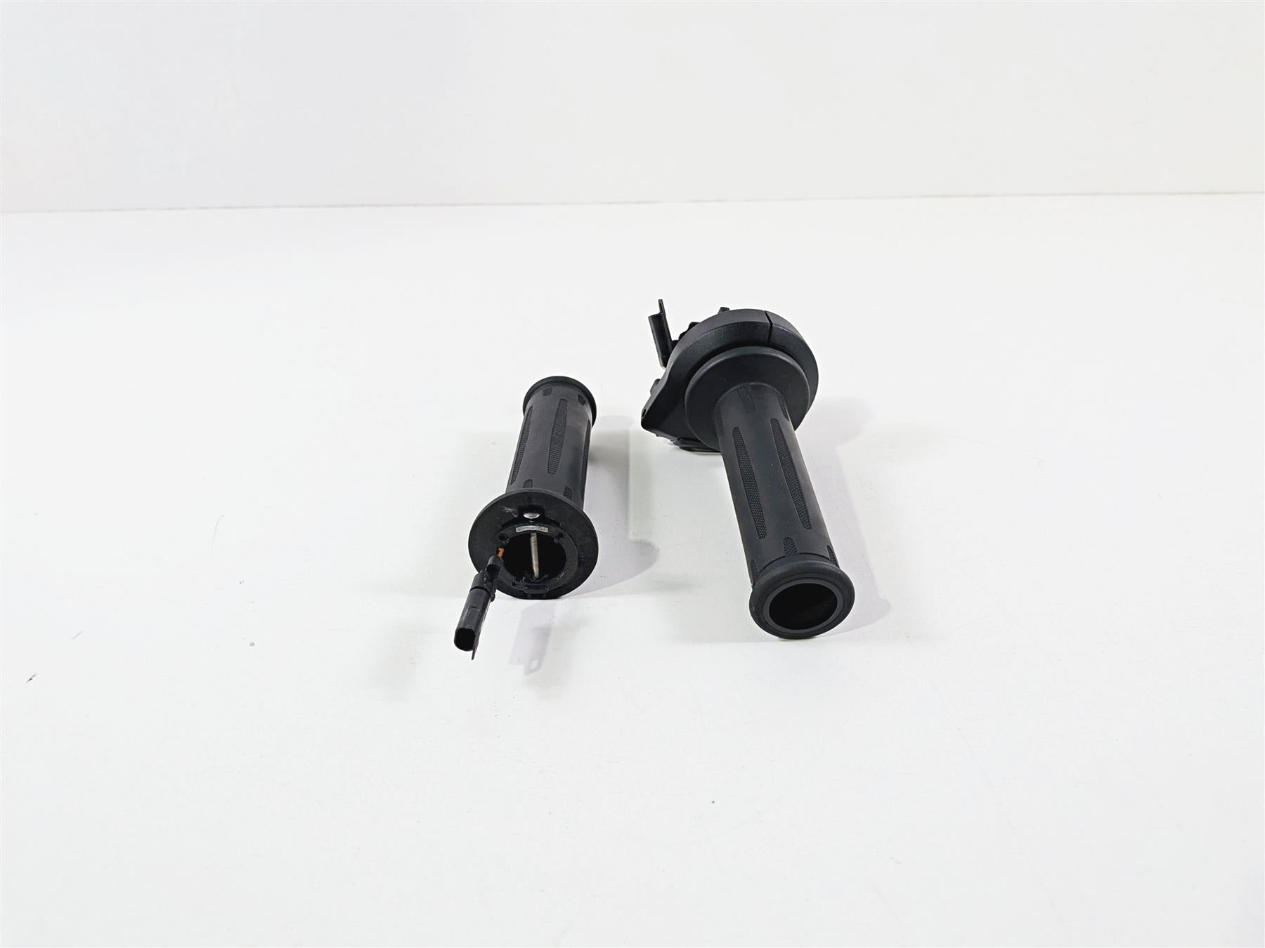 2023 BMW R1250RT RTP K52 Heated Left Right Hand Grip Set 61318549455 61318552124 {{ shop.shopifyCountryName }} - Mototech271
