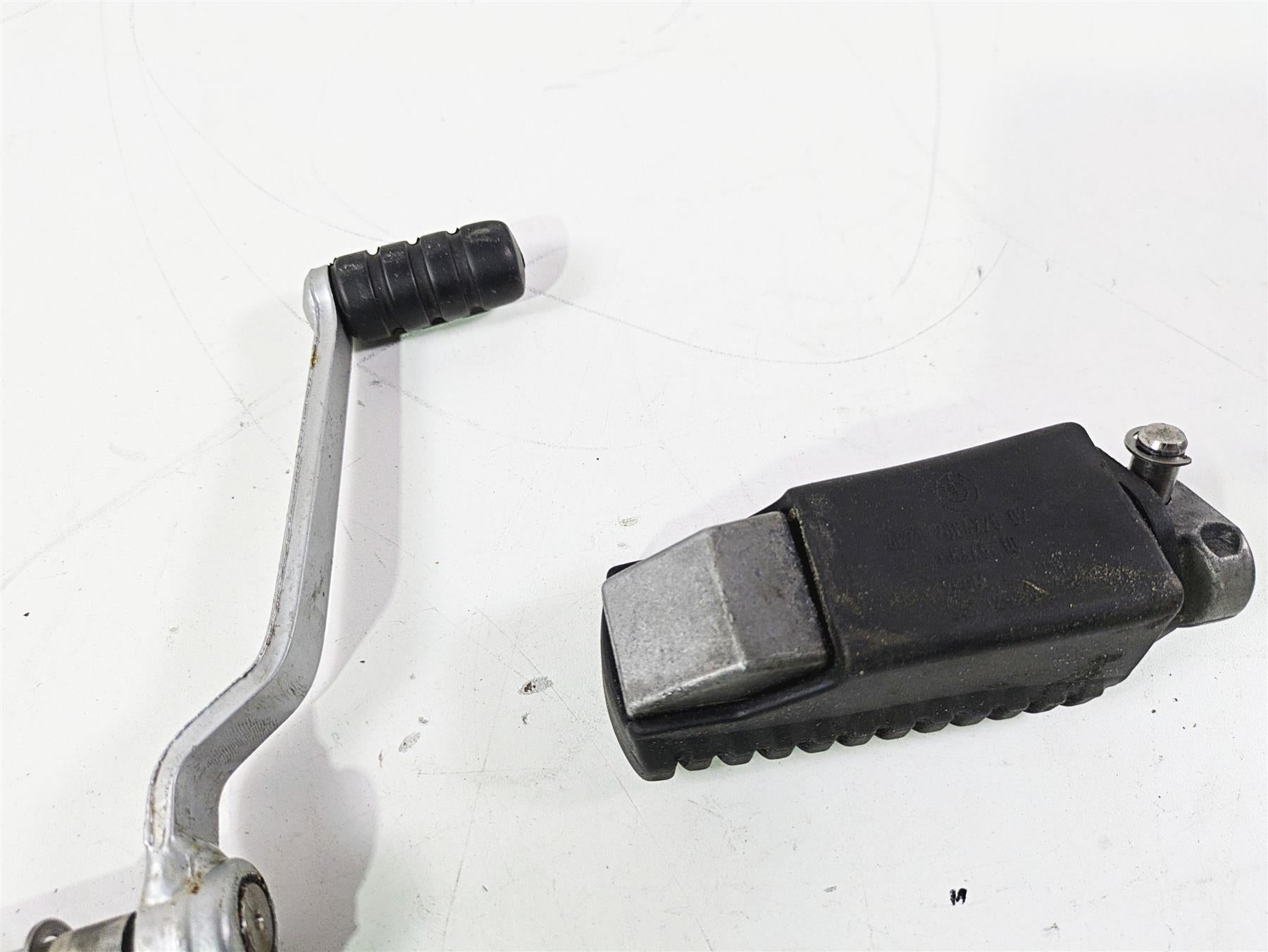 2009 BMW R1200RT K26 Left Footpeg Foot Peg & Gear Shift Lever 46717675289 {{ shop.shopifyCountryName }} - Mototech271