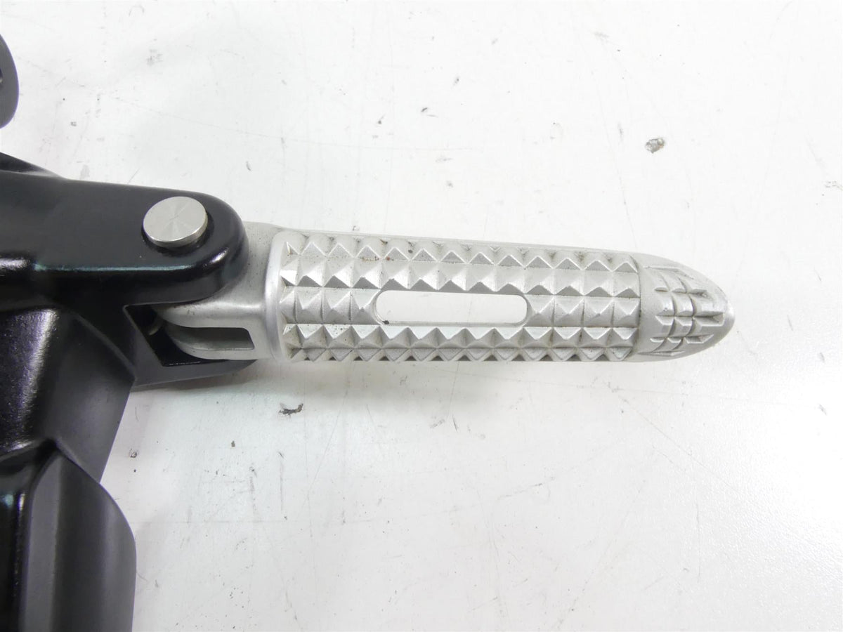 2017 Triumph Thruxton 1200 R Right Front Footpeg Foot Peg + Bracket T2081084 {{ shop.shopifyCountryName }} - Mototech271