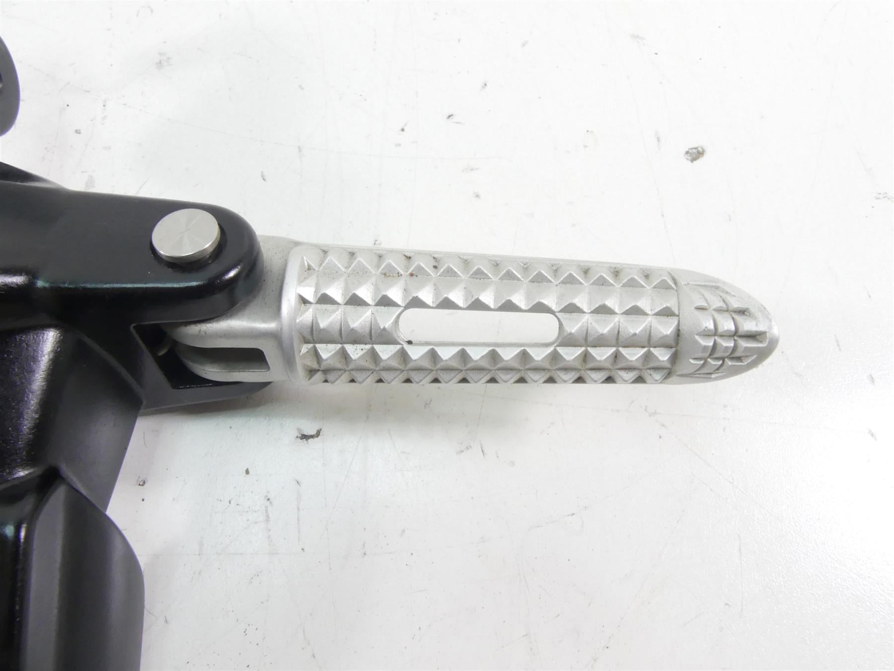 2017 Triumph Thruxton 1200 R Right Front Footpeg Foot Peg + Bracket T2081084 {{ shop.shopifyCountryName }} - Mototech271
