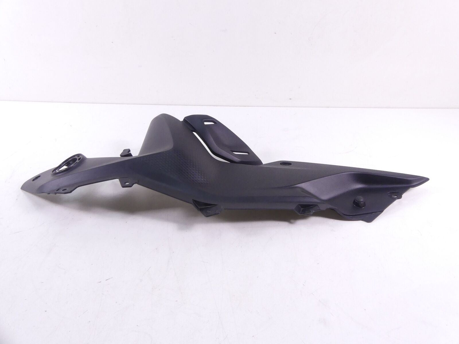 2016 BMW R1200RS K54 Between Leg Right Side Fairing 46638545320 {{ shop.shopifyCountryName }} - Mototech271