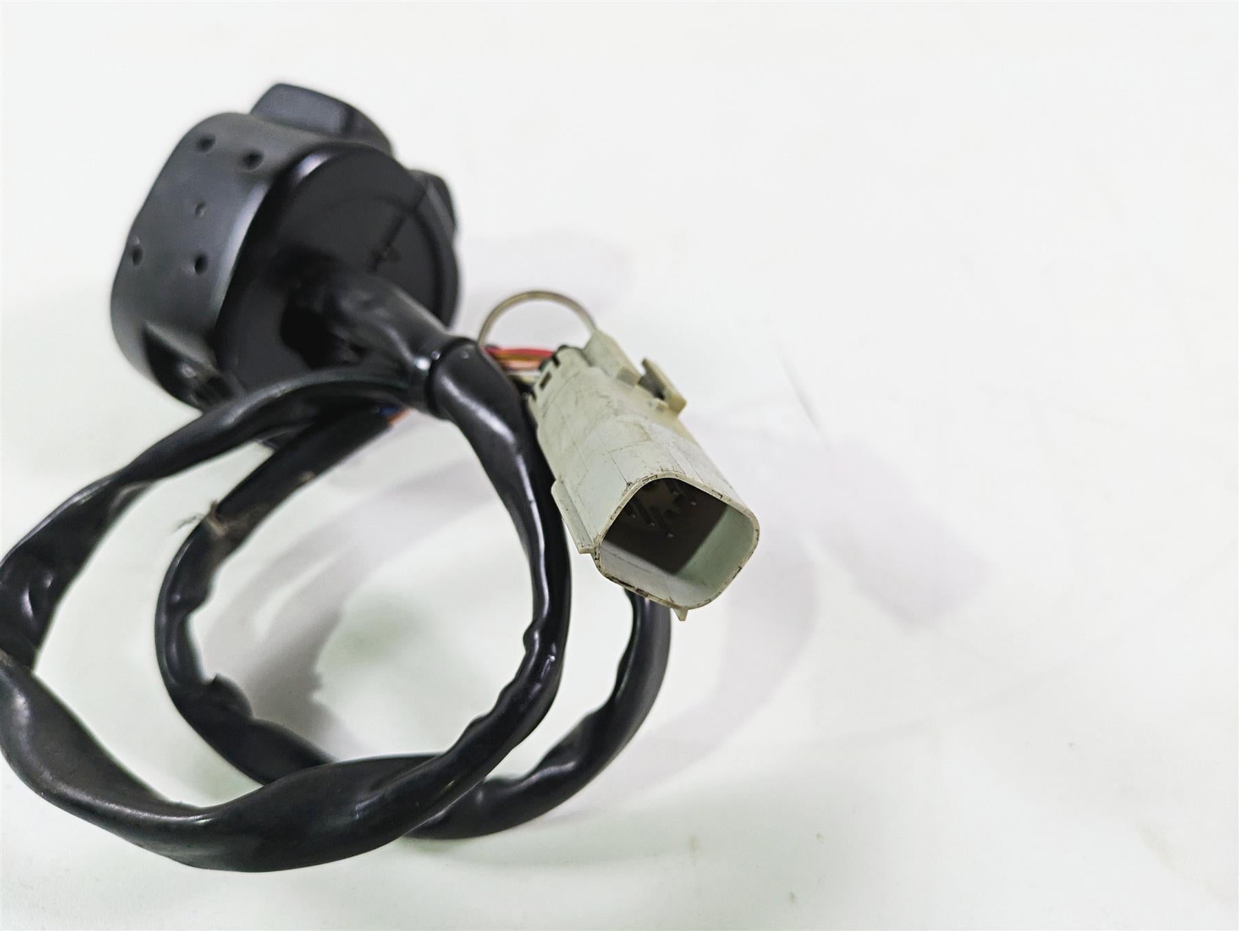 2016 Harley VRSCDX Night Rod Left Hand Control Switch 71682-06A 71685-06A {{ shop.shopifyCountryName }} - Mototech271