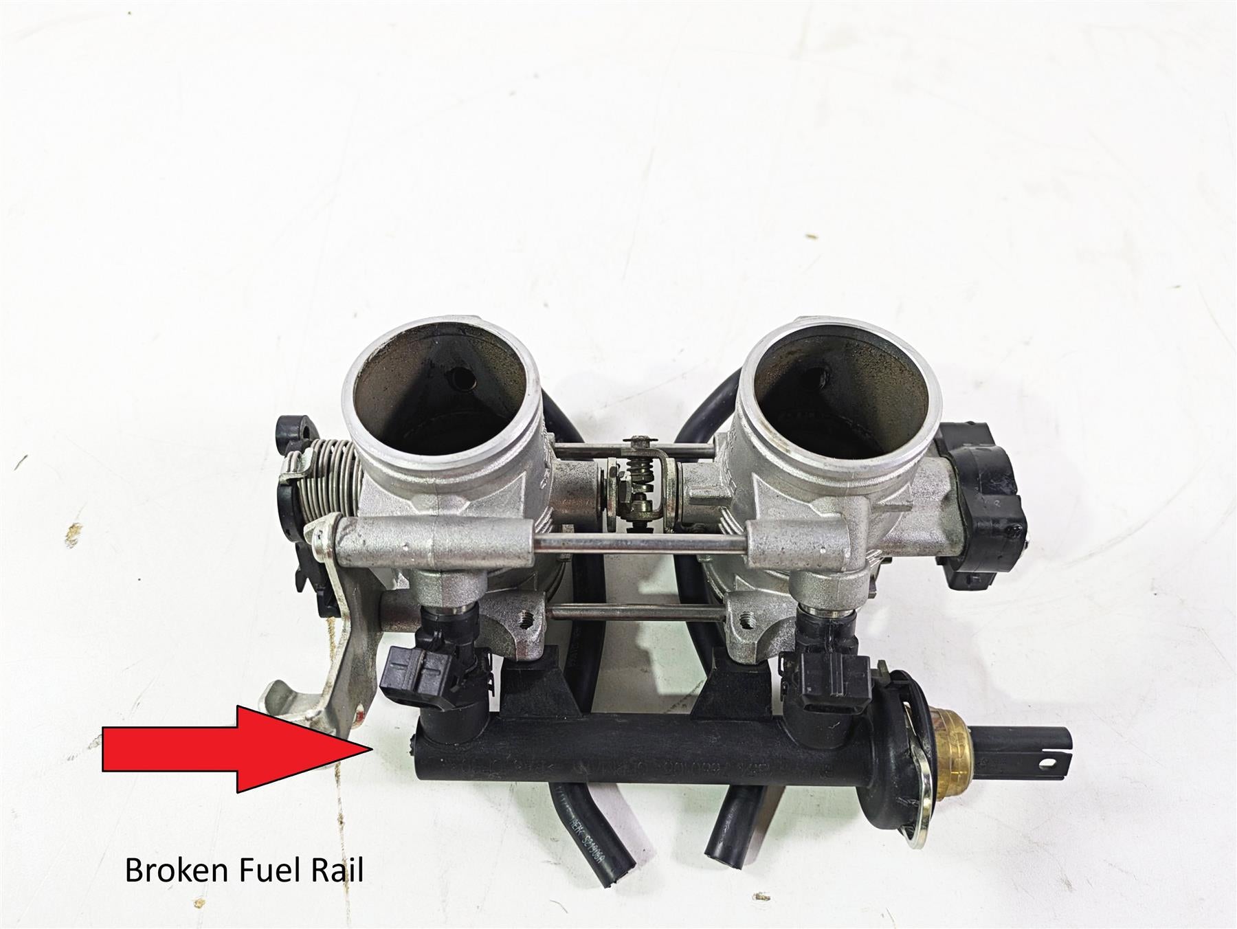 2016 BMW F800R K73 Throttle Body Bodies - Broken Fuel Rail 13548520480 {{ shop.shopifyCountryName }} - Mototech271